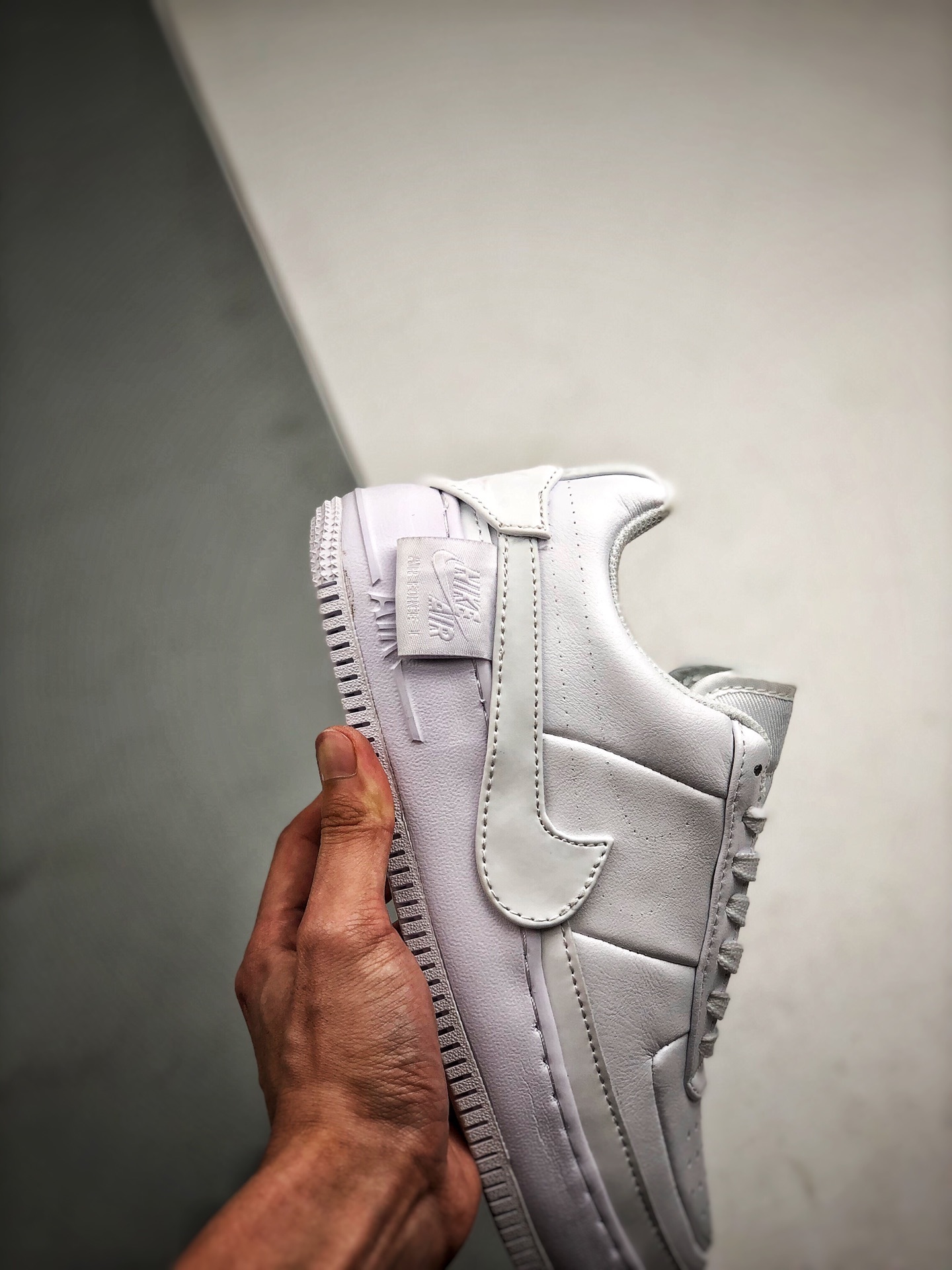 170 Nike Wmns AF1 JESTER XX 空军一号轻量增高 “脱落勾全白” 货号:AO1220-101-莆田鞋,莆田鞋货源,高仿鞋,高仿鞋货源,安福档口,莆田高仿鞋,莆田鞋批发,高仿鞋批发,莆田高仿运动鞋,高仿运动鞋,莆田运动鞋 170 Nike Wmns AF1 JESTER XX 空军一号轻量增高 “脱落勾全白” 货号:AO1220-101