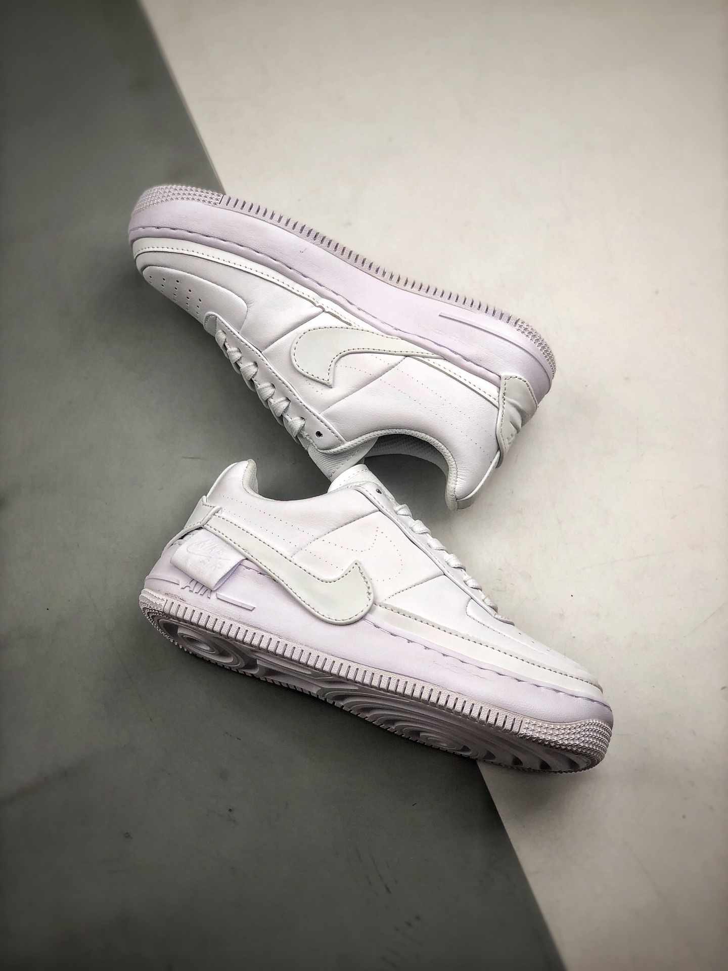 170 Nike Wmns AF1 JESTER XX 空军一号轻量增高 “脱落勾全白” 货号:AO1220-101-莆田鞋,莆田鞋货源,高仿鞋,高仿鞋货源,安福档口,莆田高仿鞋,莆田鞋批发,高仿鞋批发,莆田高仿运动鞋,高仿运动鞋,莆田运动鞋 170 Nike Wmns AF1 JESTER XX 空军一号轻量增高 “脱落勾全白” 货号:AO1220-101