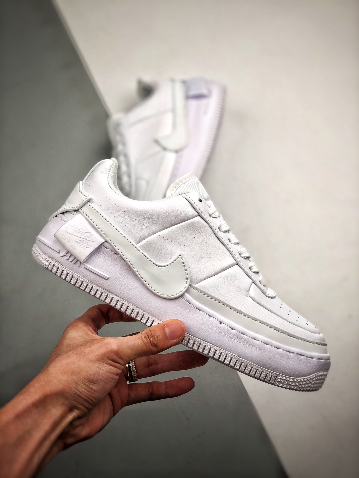 170 Nike Wmns AF1 JESTER XX 空军一号轻量增高 “脱落勾全白” 货号:AO1220-101-莆田鞋,莆田鞋货源,高仿鞋,高仿鞋货源,安福档口,莆田高仿鞋,莆田鞋批发,高仿鞋批发,莆田高仿运动鞋,高仿运动鞋,莆田运动鞋 170 Nike Wmns AF1 JESTER XX 空军一号轻量增高 “脱落勾全白” 货号:AO1220-101