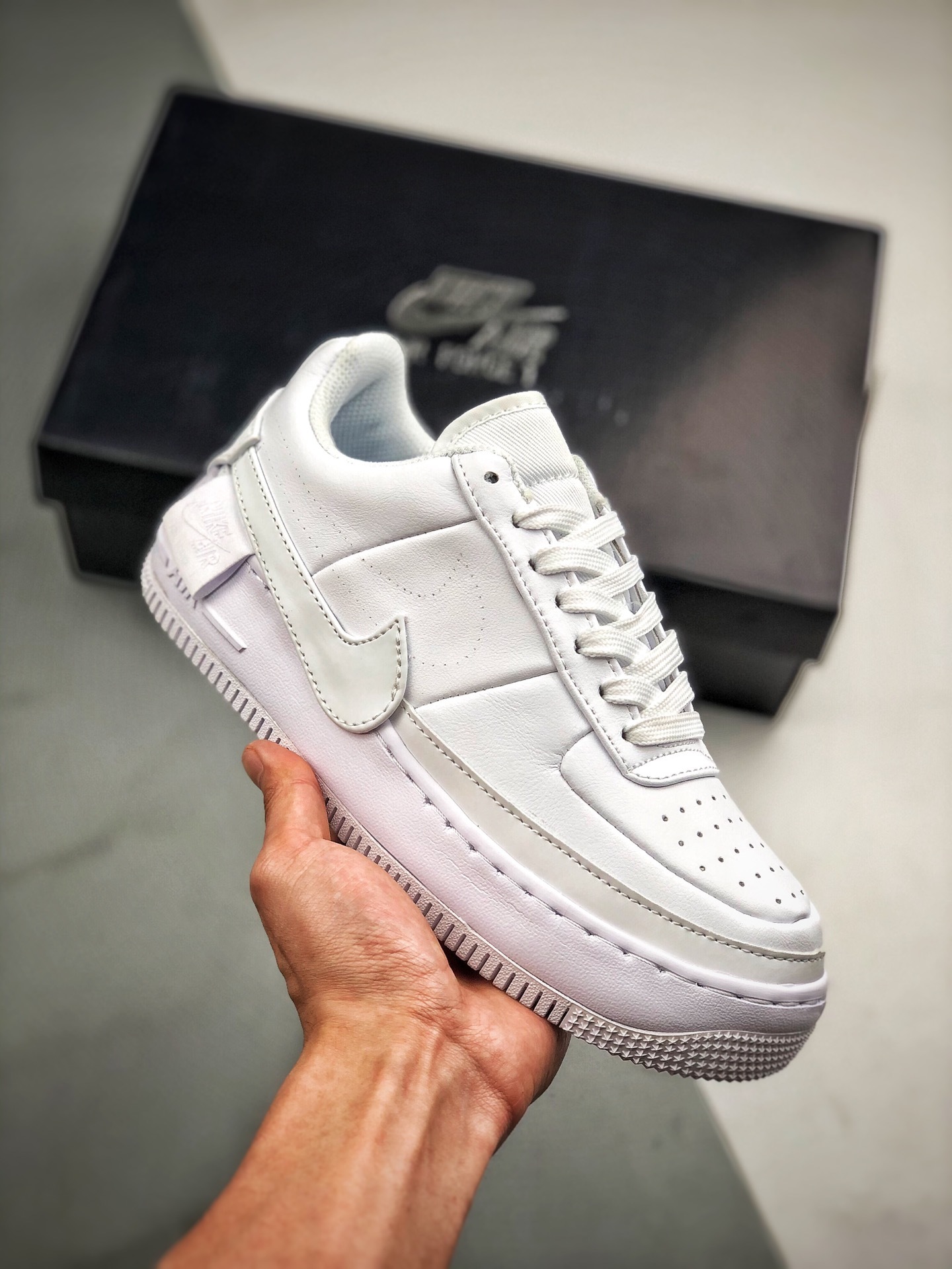 170 Nike Wmns AF1 JESTER XX 空军一号轻量增高 “脱落勾全白” 货号:AO1220-101-莆田鞋,莆田鞋货源,高仿鞋,高仿鞋货源,安福档口,莆田高仿鞋,莆田鞋批发,高仿鞋批发,莆田高仿运动鞋,高仿运动鞋,莆田运动鞋 170 Nike Wmns AF1 JESTER XX 空军一号轻量增高 “脱落勾全白” 货号:AO1220-101
