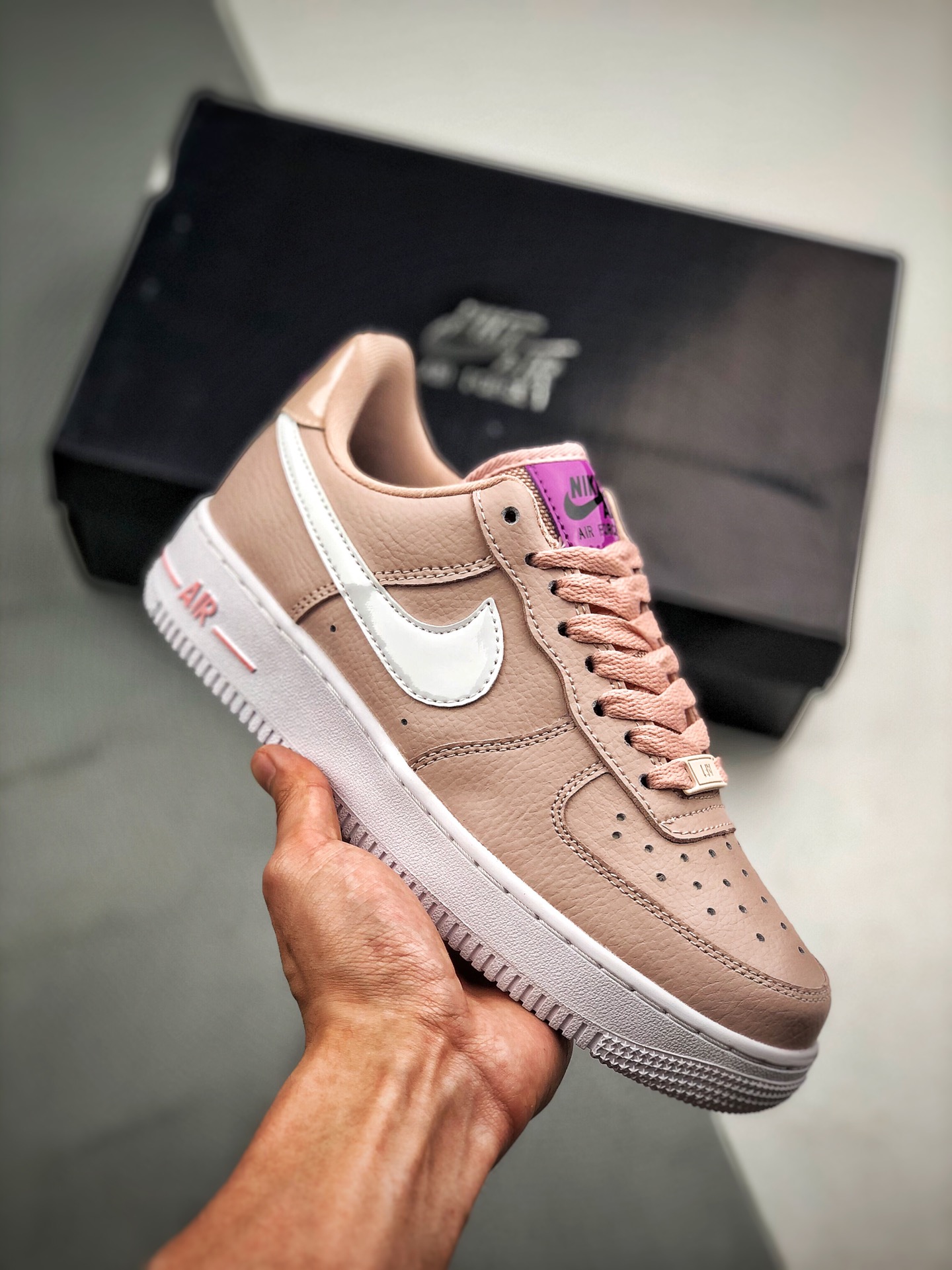 170 Air Force 1 ”Swoosh” 白粉配色 官网同步发售