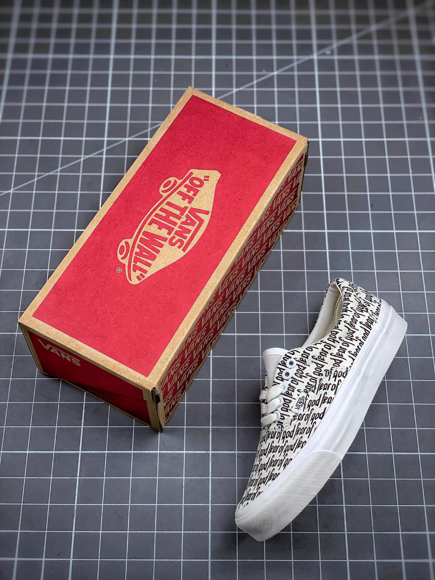 140 Vans x Fog Era 字母印花 敬畏上帝  鞋身盖覆满手写的 ”Fear  Of God”