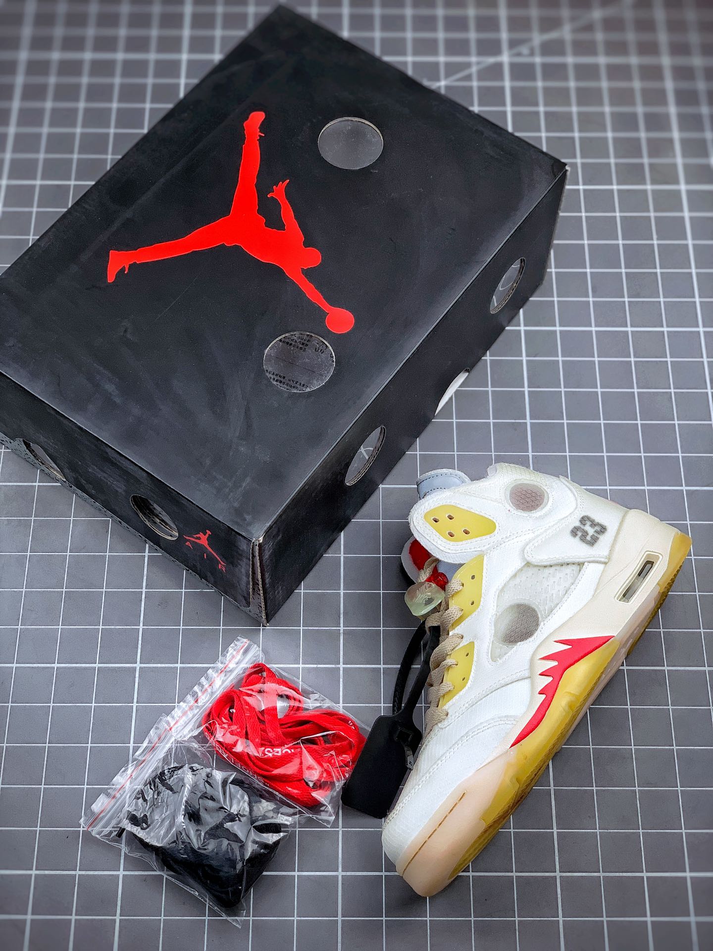 280 OFF-WHITE X Air Jordan 5 OW联名 AJ5乔5 OW联名 男子文篮化球鞋 货号：CT8480-002