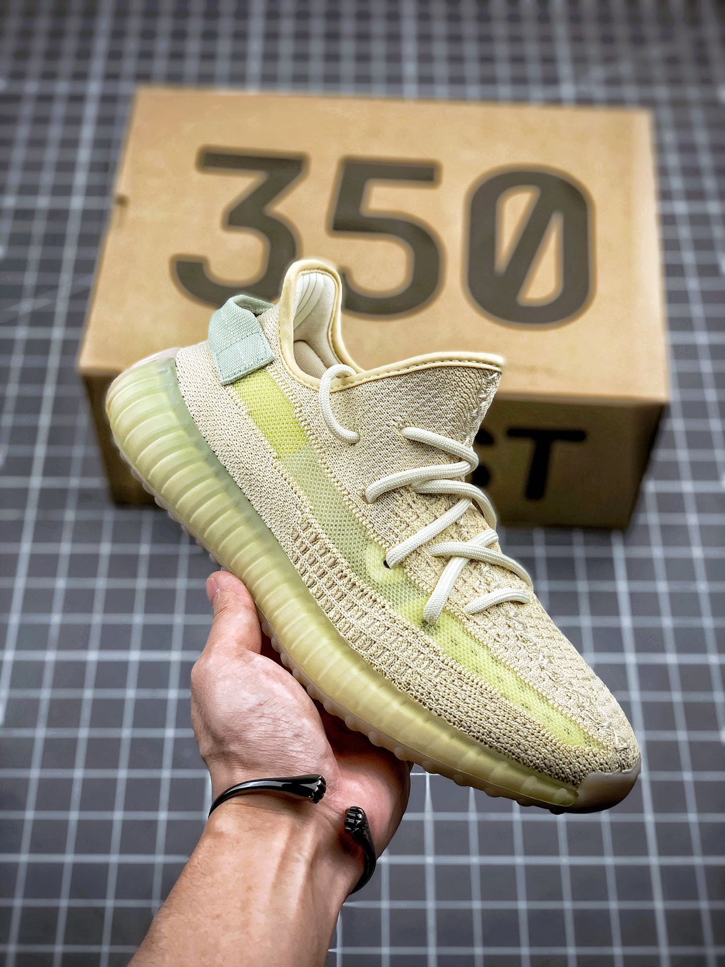 180  最高性价比版本 Adidas Yeezy 350 Boost V2”Flax” 亚麻黄 亚洲限定 货号FX9028