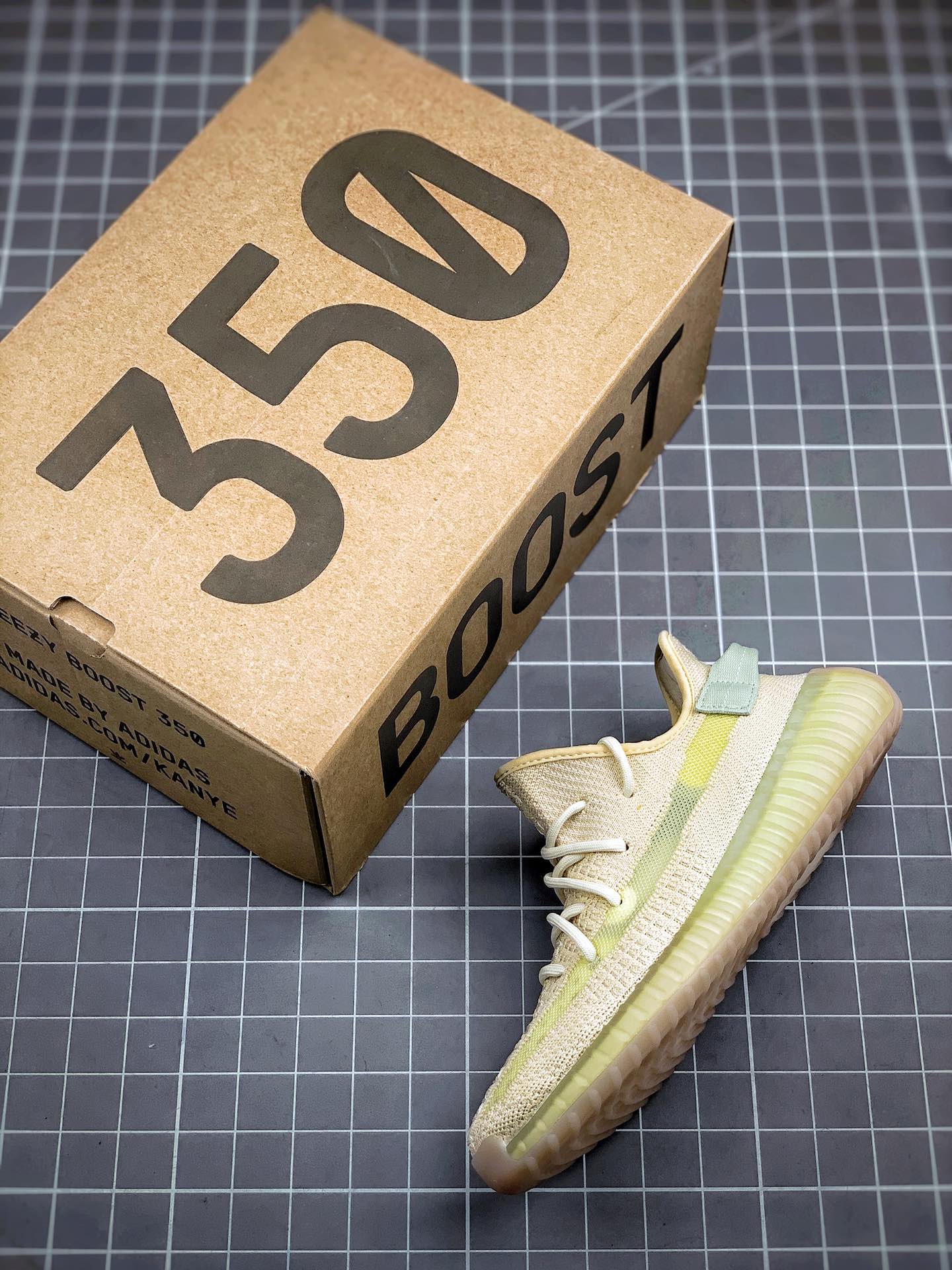 180  最高性价比版本 Adidas Yeezy 350 Boost V2”Flax” 亚麻黄 亚洲限定 货号FX9028