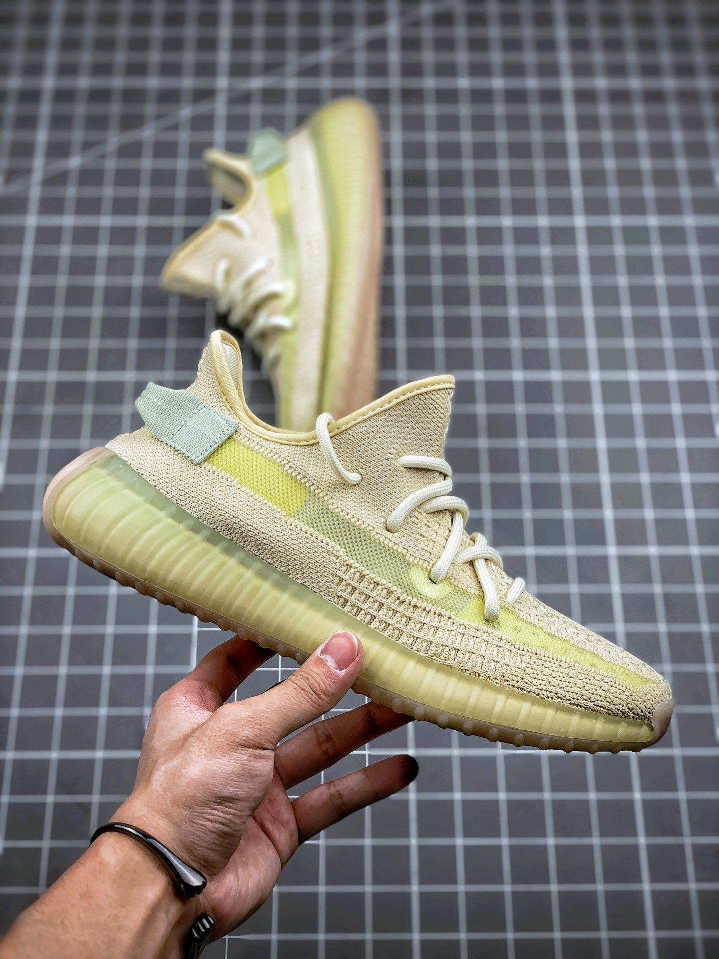 180  最高性价比版本 Adidas Yeezy 350 Boost V2”Flax” 亚麻黄 亚洲限定 货号FX9028