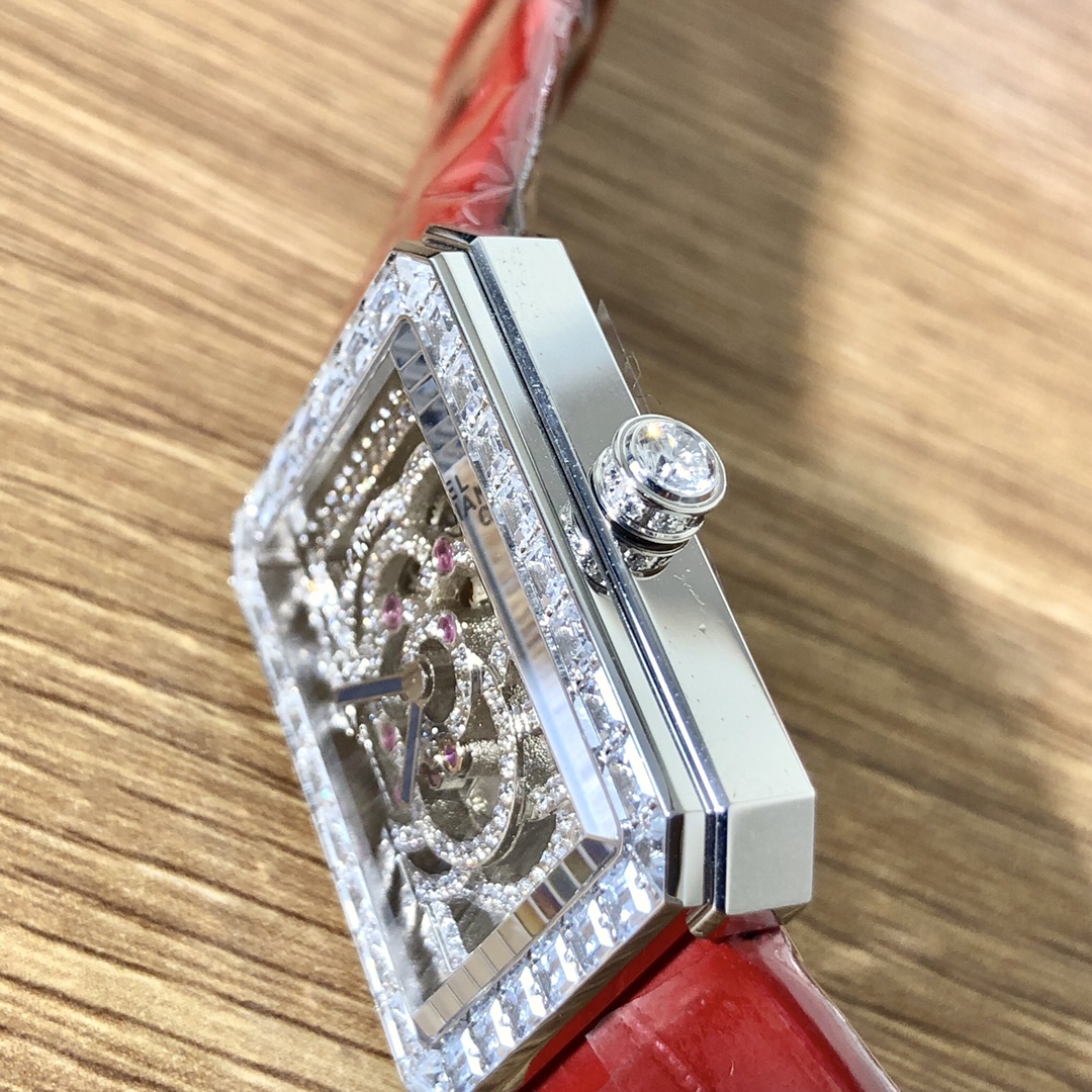 Chanel Premiere Camellia Skeleton cassa in oro bianco con diamanti, quadrante scheletrato, cinturino in alligatore blu 26 mm Meccanico da donna
