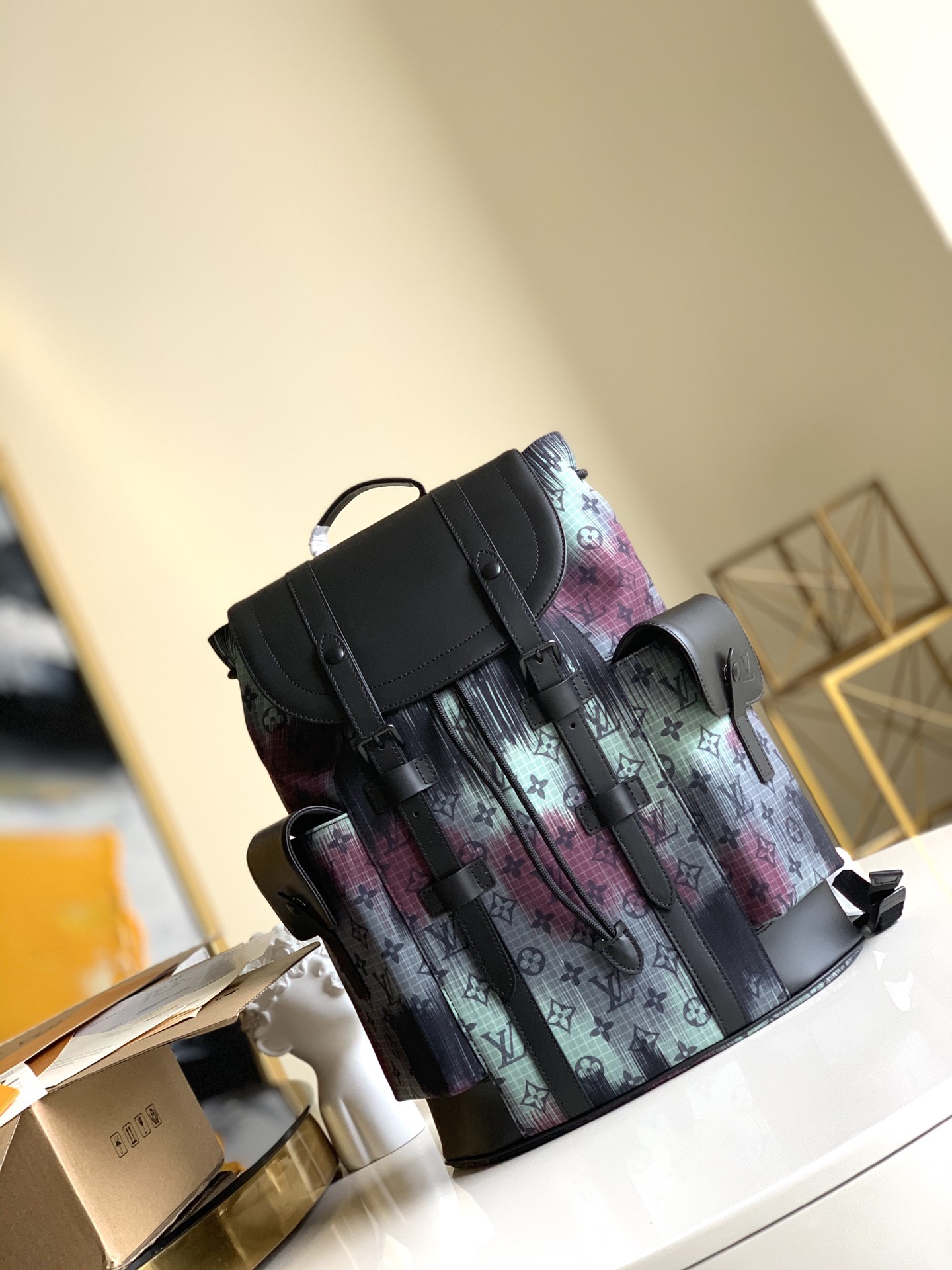 NO:395743,[Exclusive real photo M41379 camouflage picture comparison packaging] Christopher's diverse functions Christopher small backpack has a spacious interior space and a striking appearance, making it a very suitable for outdoor use. BlackGreen large-font silk-print men's backpack backpack mountaineering bag Its attractive design style is quite tasteful. Size 34×13×47cm with picture quality packaging.820, LV [original leather], louis vuitton, backpacks19860909【独家实拍M41379迷彩图对比包装】Christopher 功能多样的 Christopher 小号双肩包拥有宽敞的包内空间和引人注目的外观,是一款非常适合户外使用的日常包款. 黑格大字丝印男士背包双肩包登山包 其富有吸引力的设计风格颇具品味.尺寸34×13×47cm 配图片精品包装.820,LV【原厂皮】,louis vuitton,backpacks,Bag