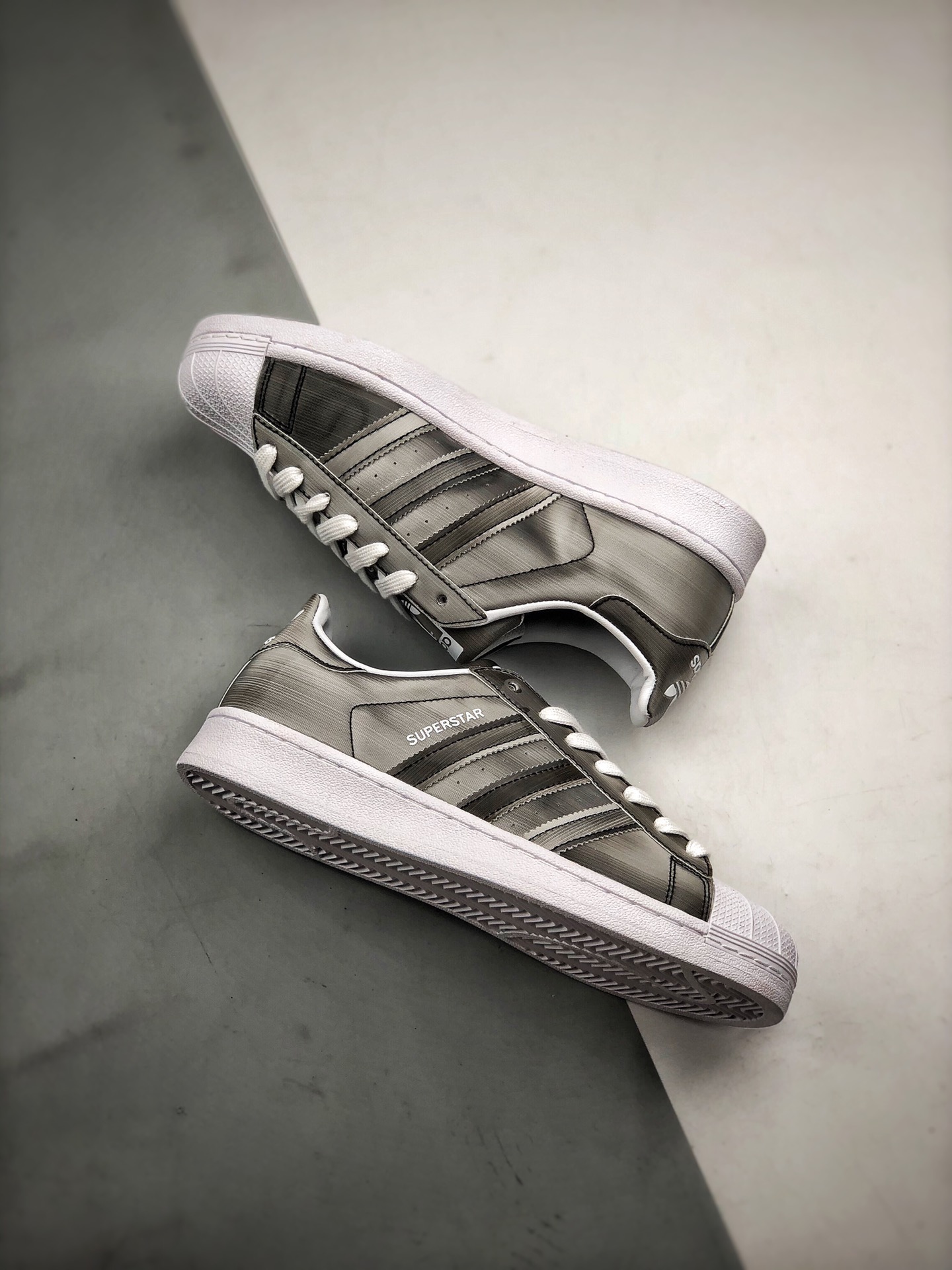 150 Adidas Originals SUPERSTAR W 灰镭射 渠道正品订单 货号：EF1480