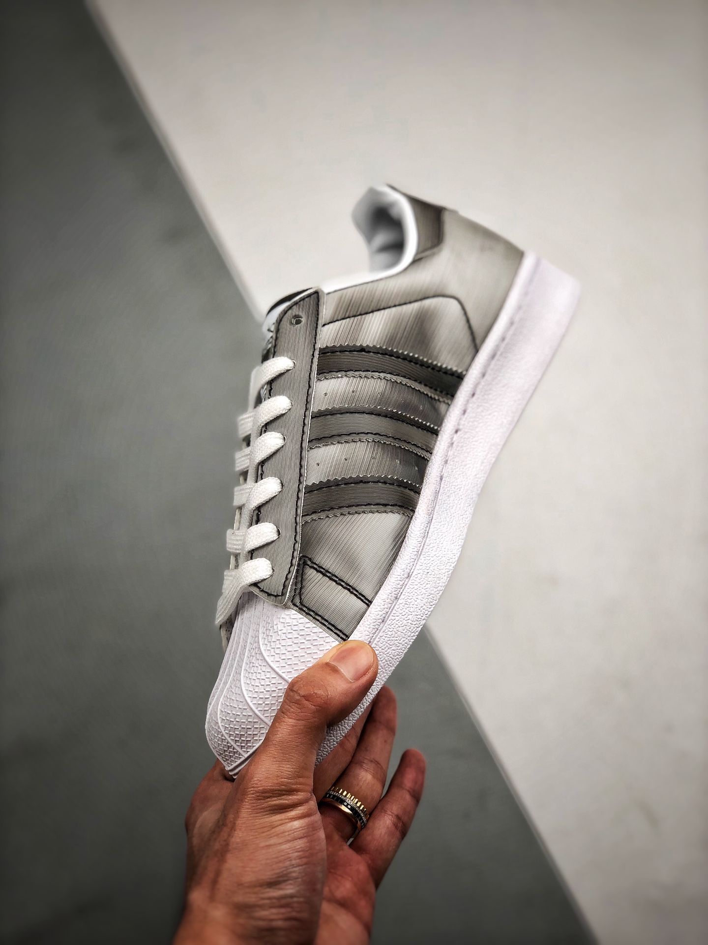 150 Adidas Originals SUPERSTAR W 灰镭射 渠道正品订单 货号：EF1480