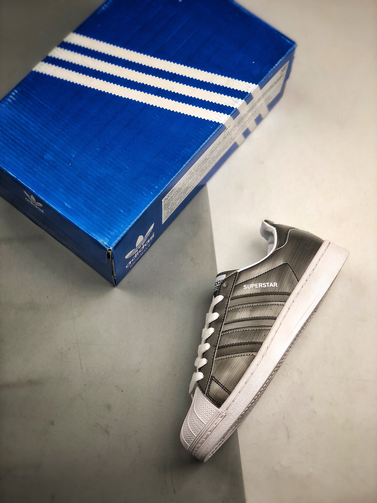 150 Adidas Originals SUPERSTAR W 灰镭射 渠道正品订单 货号：EF1480