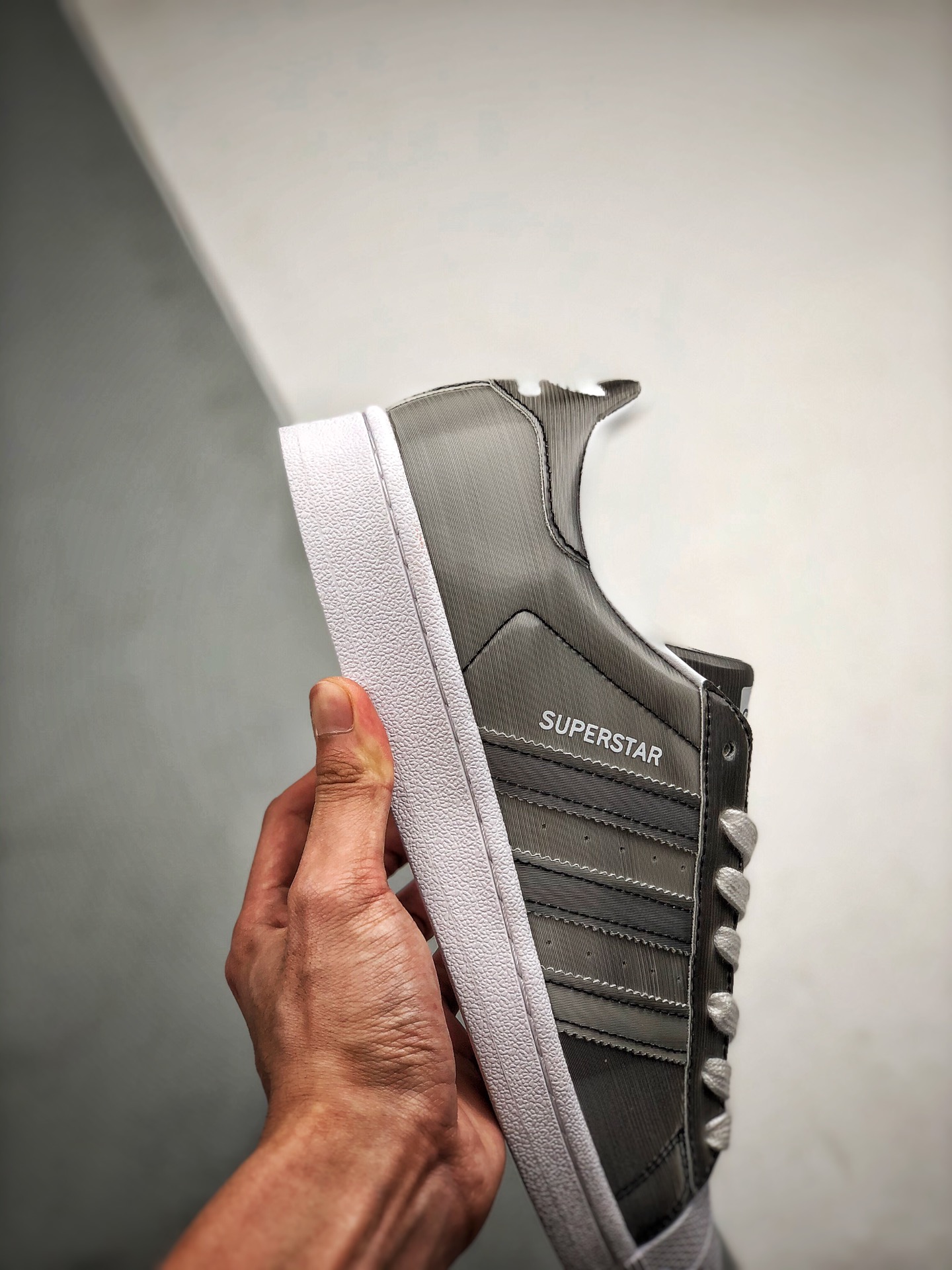 150 Adidas Originals SUPERSTAR W 灰镭射 渠道正品订单 货号：EF1480