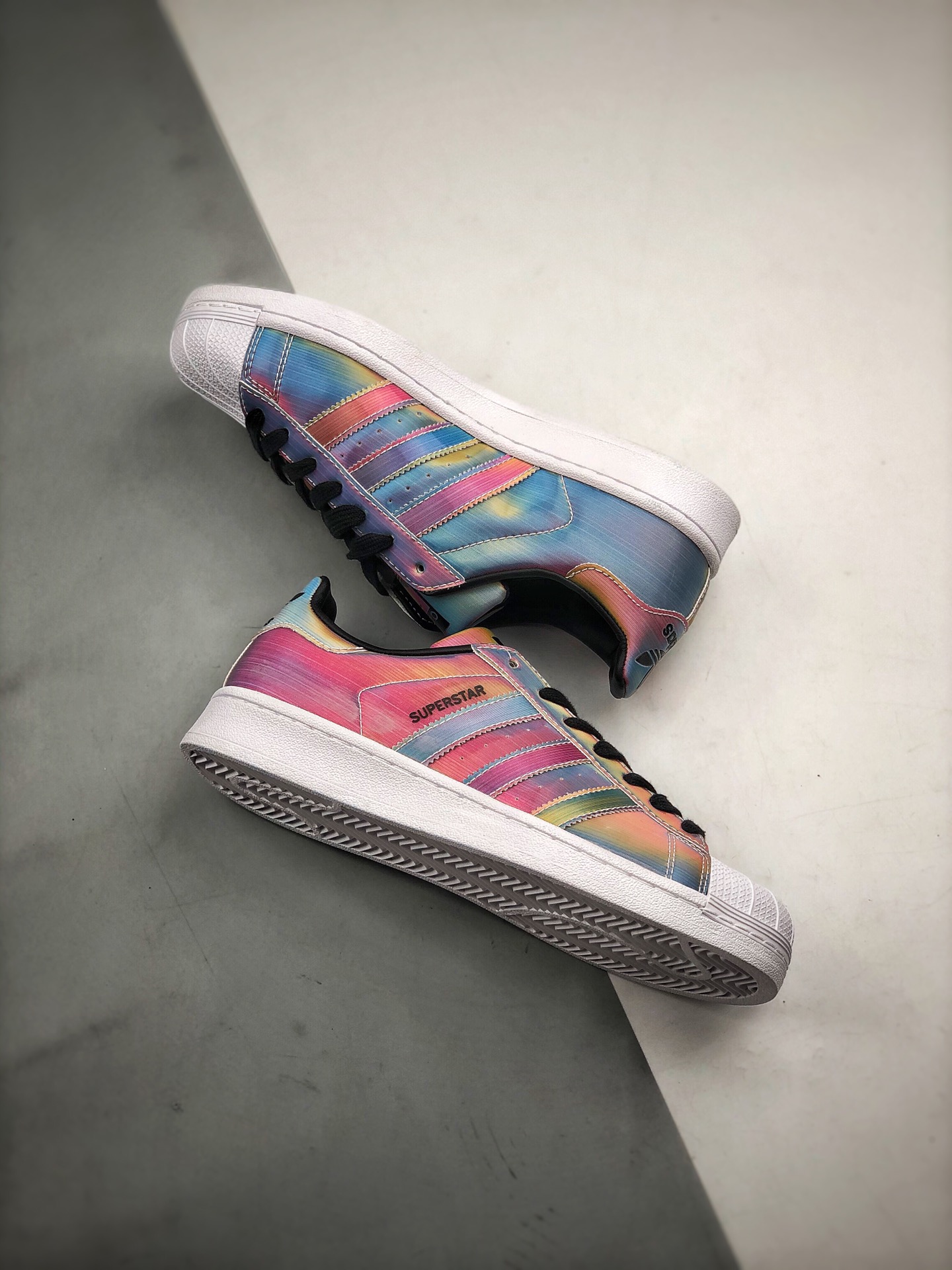 150 Adidas Originals SUPERSTAR W 贝壳头官网货号：EF1480