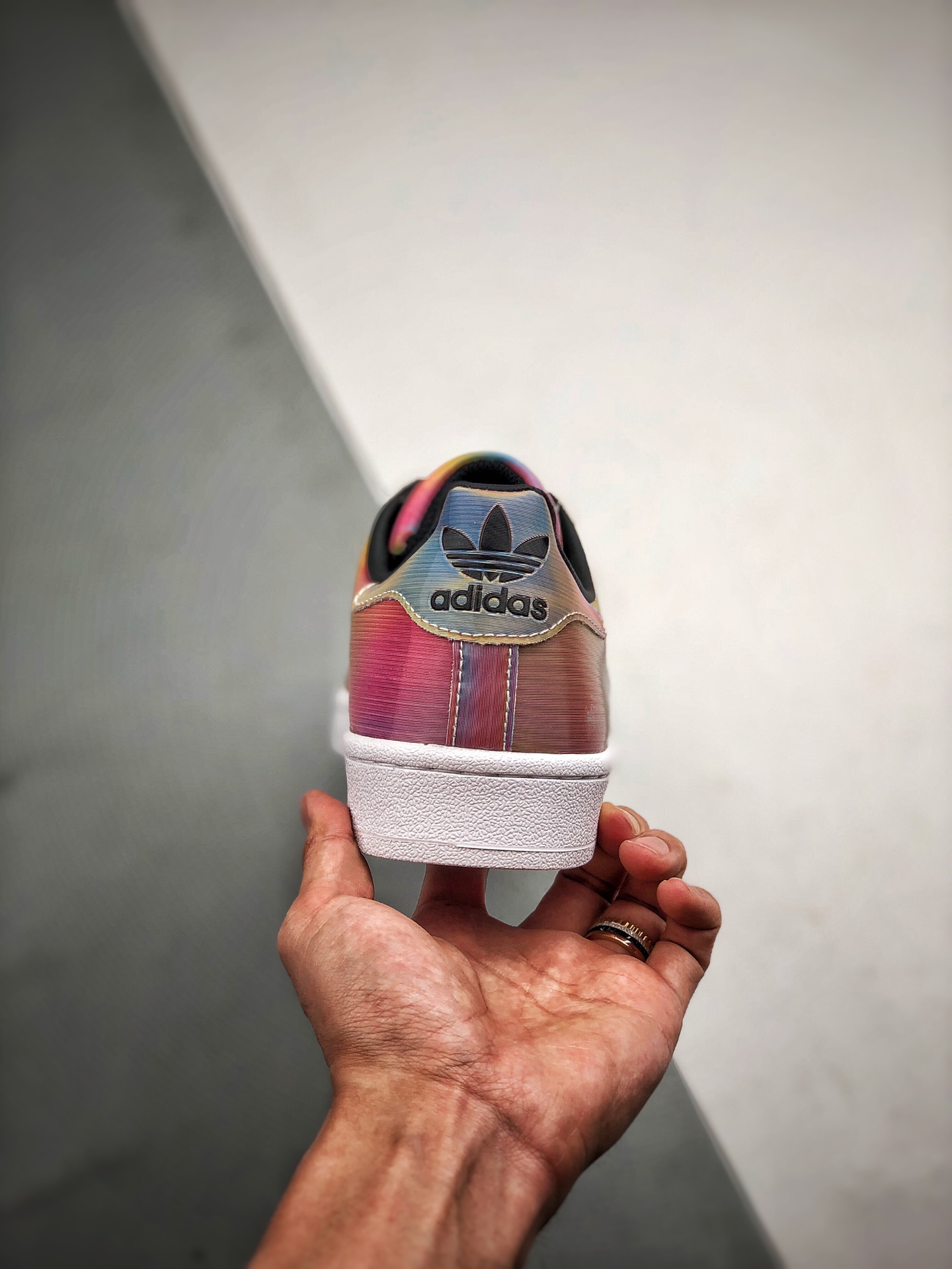 150 Adidas Originals SUPERSTAR W 贝壳头官网货号：EF1480