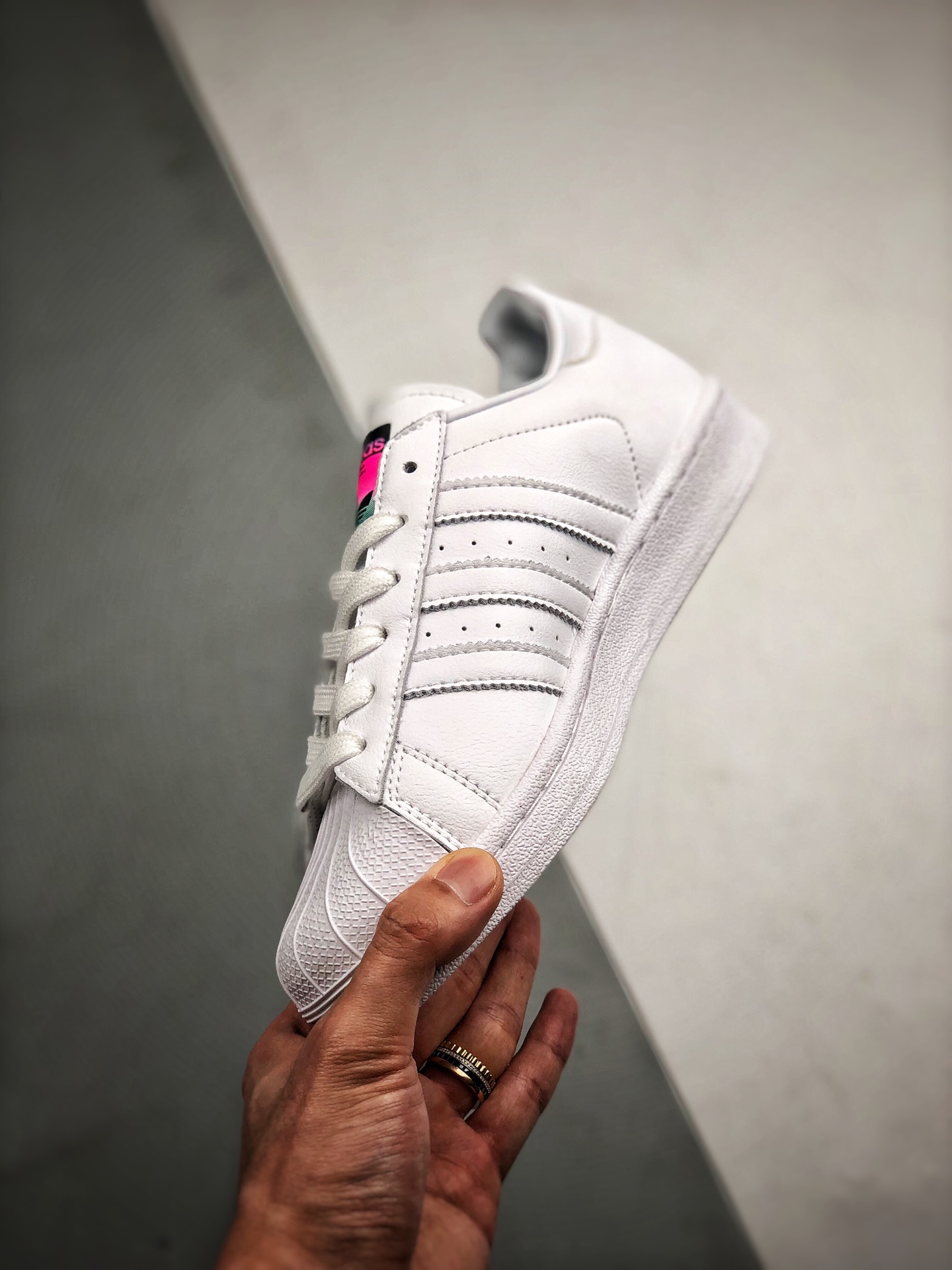 150 Adidas Originals SUPERSTAR W 贝壳头官网同步