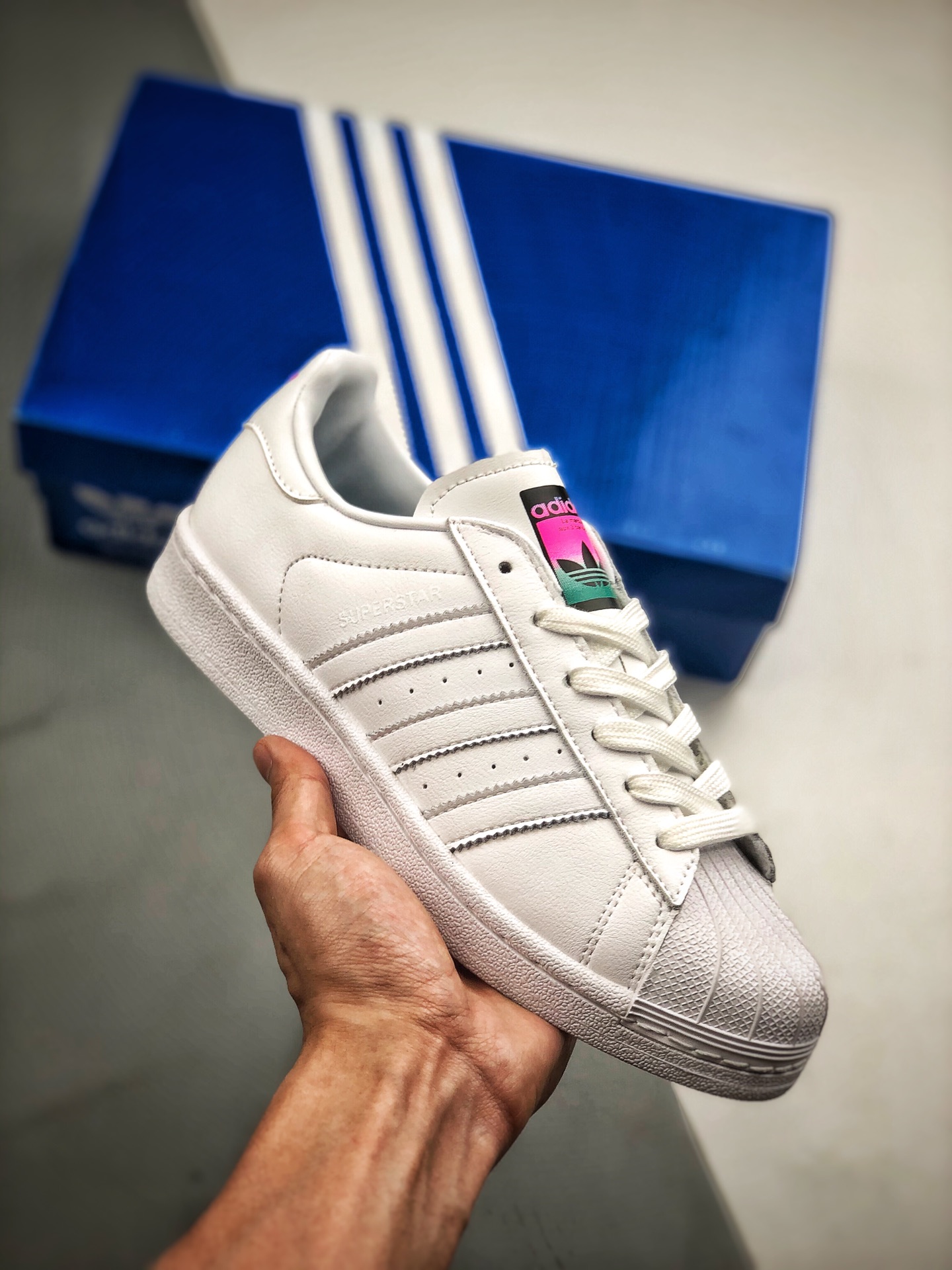 150 Adidas Originals SUPERSTAR W 贝壳头官网同步