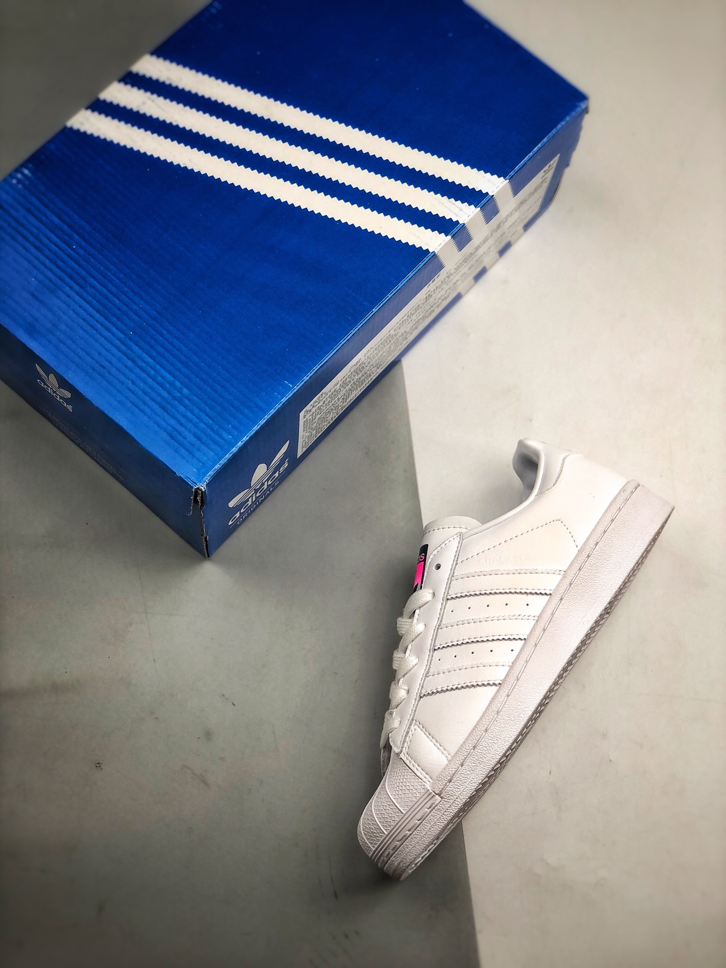 150 Adidas Originals SUPERSTAR W 贝壳头官网同步