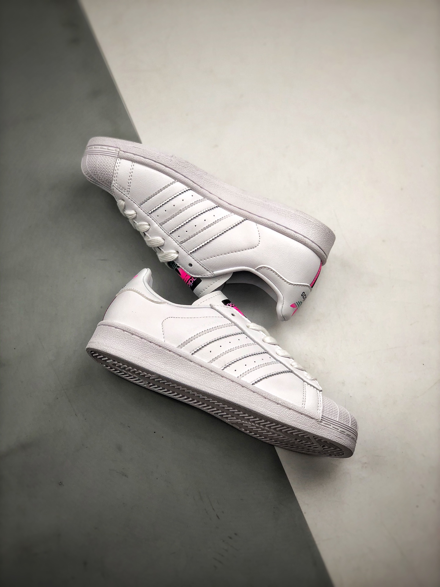 150 Adidas Originals SUPERSTAR W 贝壳头官网同步