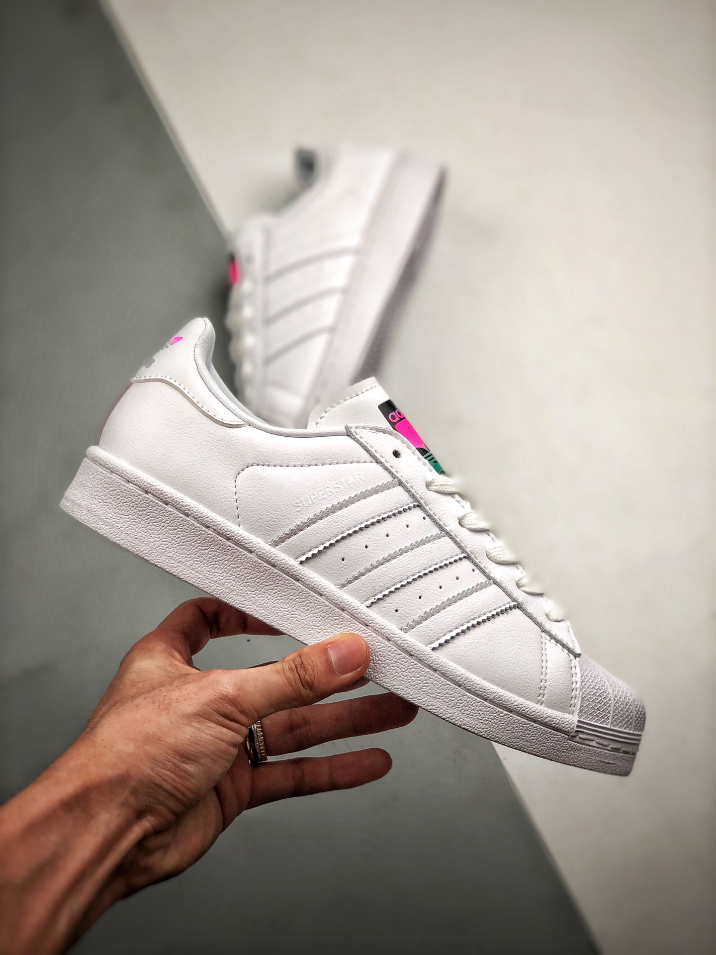 150 Adidas Originals SUPERSTAR W 贝壳头官网同步
