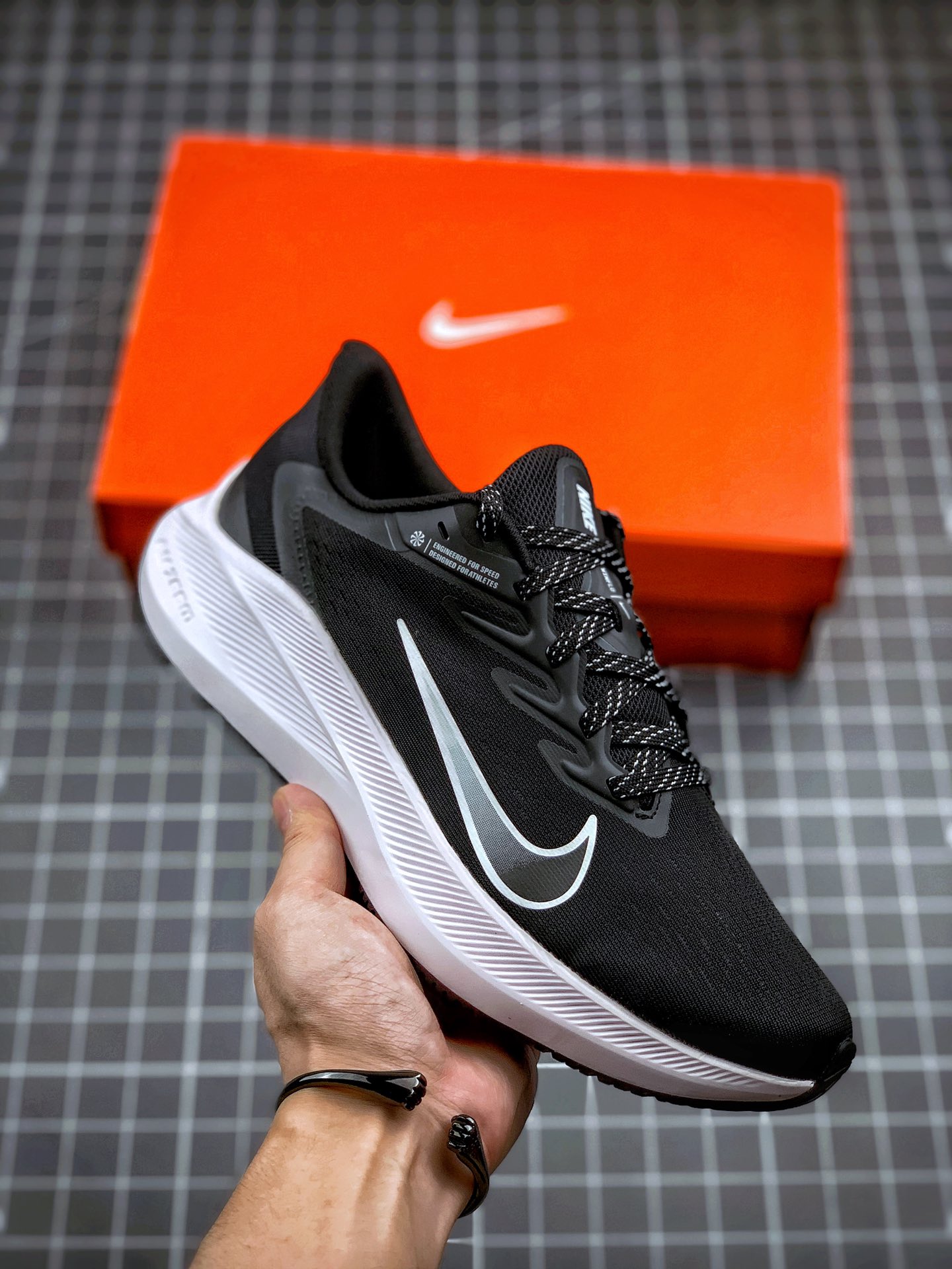 200 Nike Air Zoom Winflo 7代  网面透气训练跑步鞋 货号：CJ0291-005