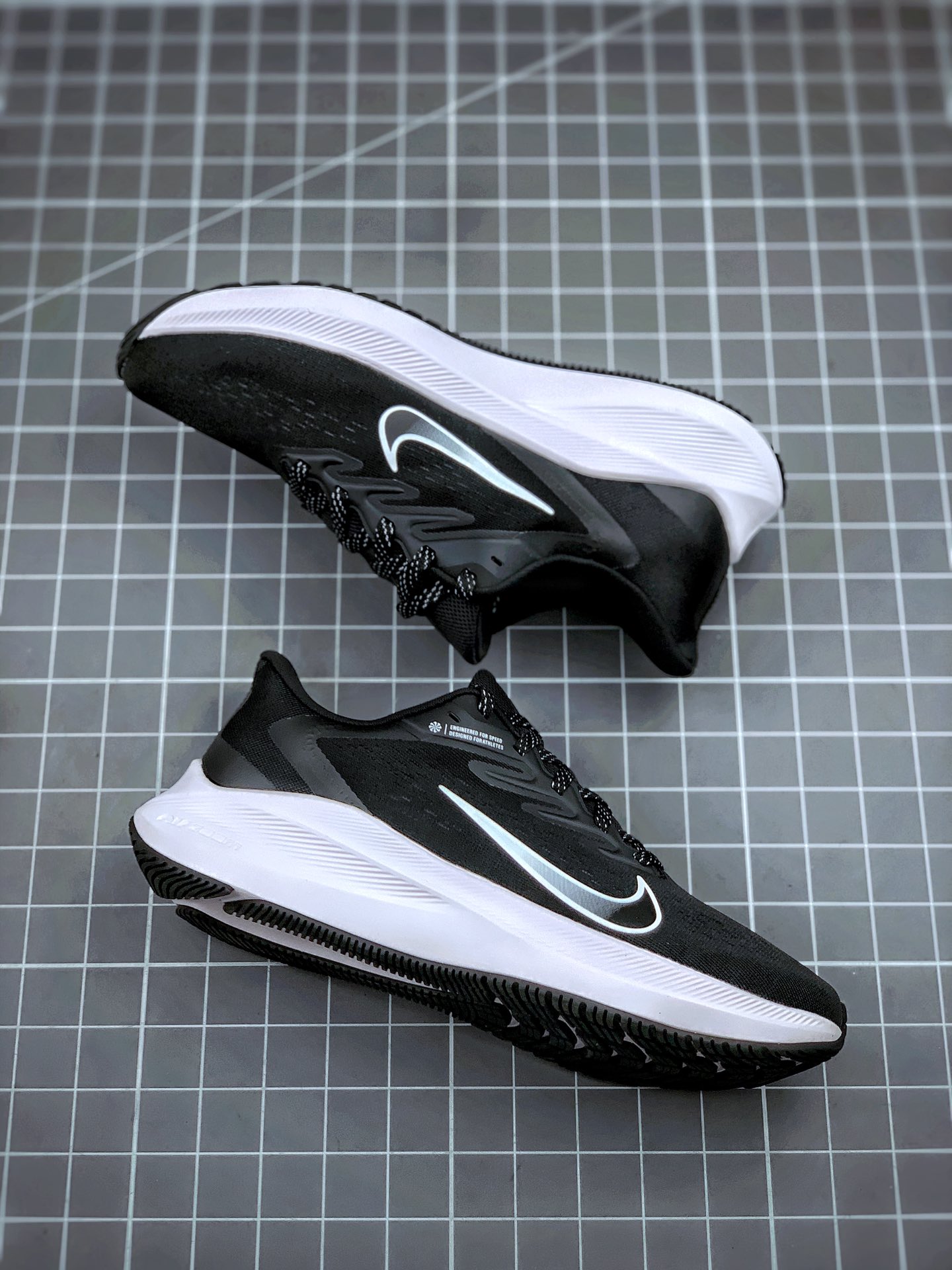 200 Nike Air Zoom Winflo 7代  网面透气训练跑步鞋 货号：CJ0291-005