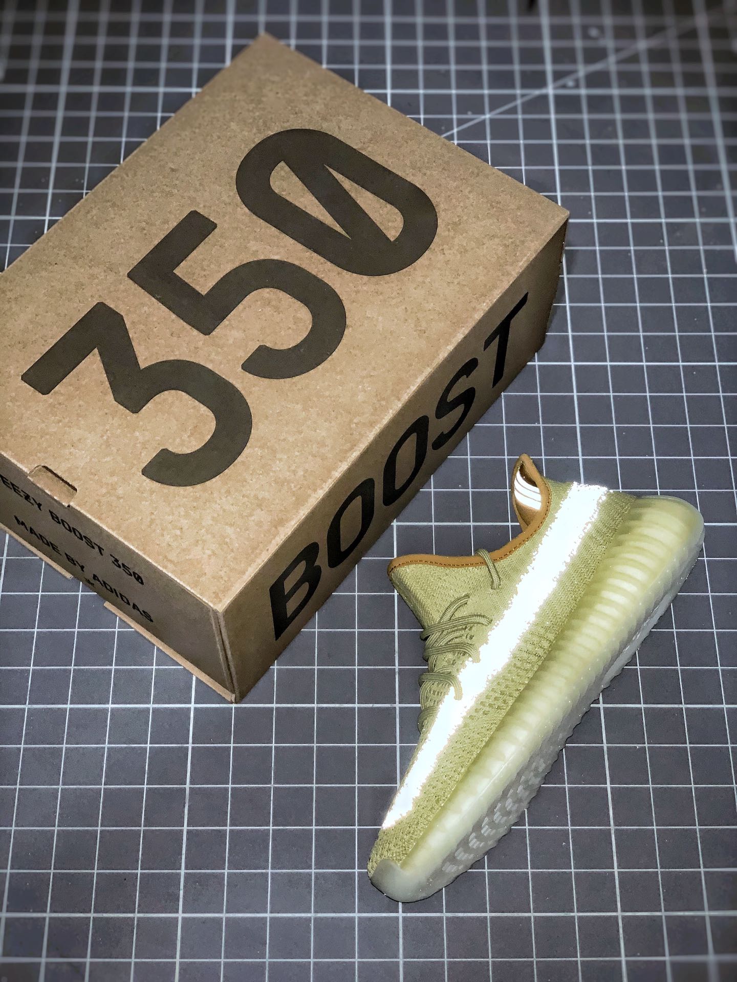 560  Adidas Yeezy 350 Boost V2 ”Marsh”黄侧透满天星 货号：FX9034 原装渔丝网加持 百分百原鞋一致