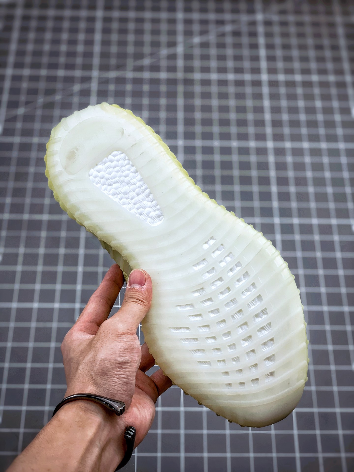 560  Adidas Yeezy 350 Boost V2 ”Marsh”黄侧透满天星 货号：FX9034 原装渔丝网加持 百分百原鞋一致