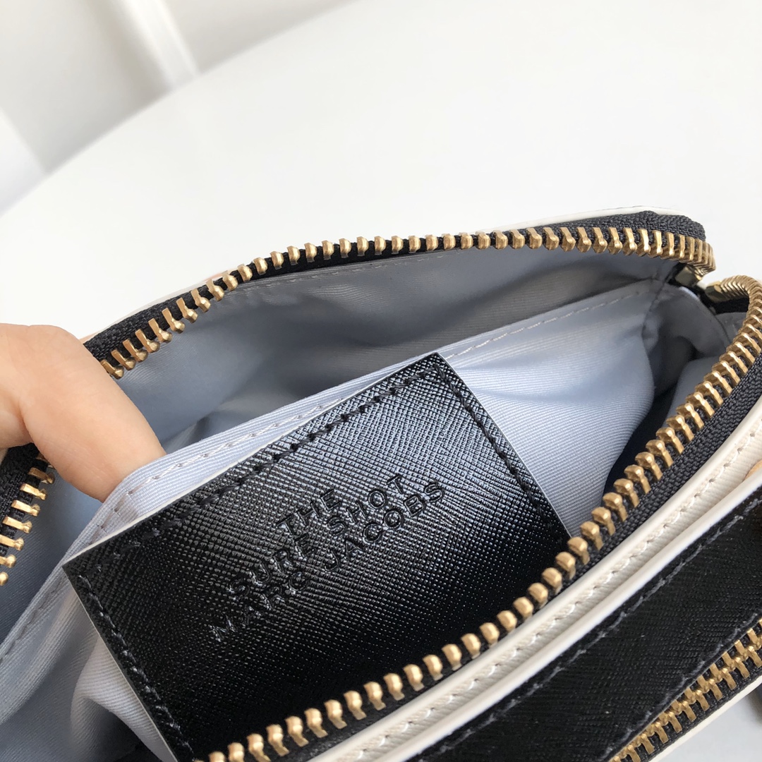 Marc Jacobs ～大号/Marc Jacobs/莫杰2020春夏多色牛皮立体金属徽标百搭相机包女包sure shot净版单肩斜挎手拎相机包 尺寸：21