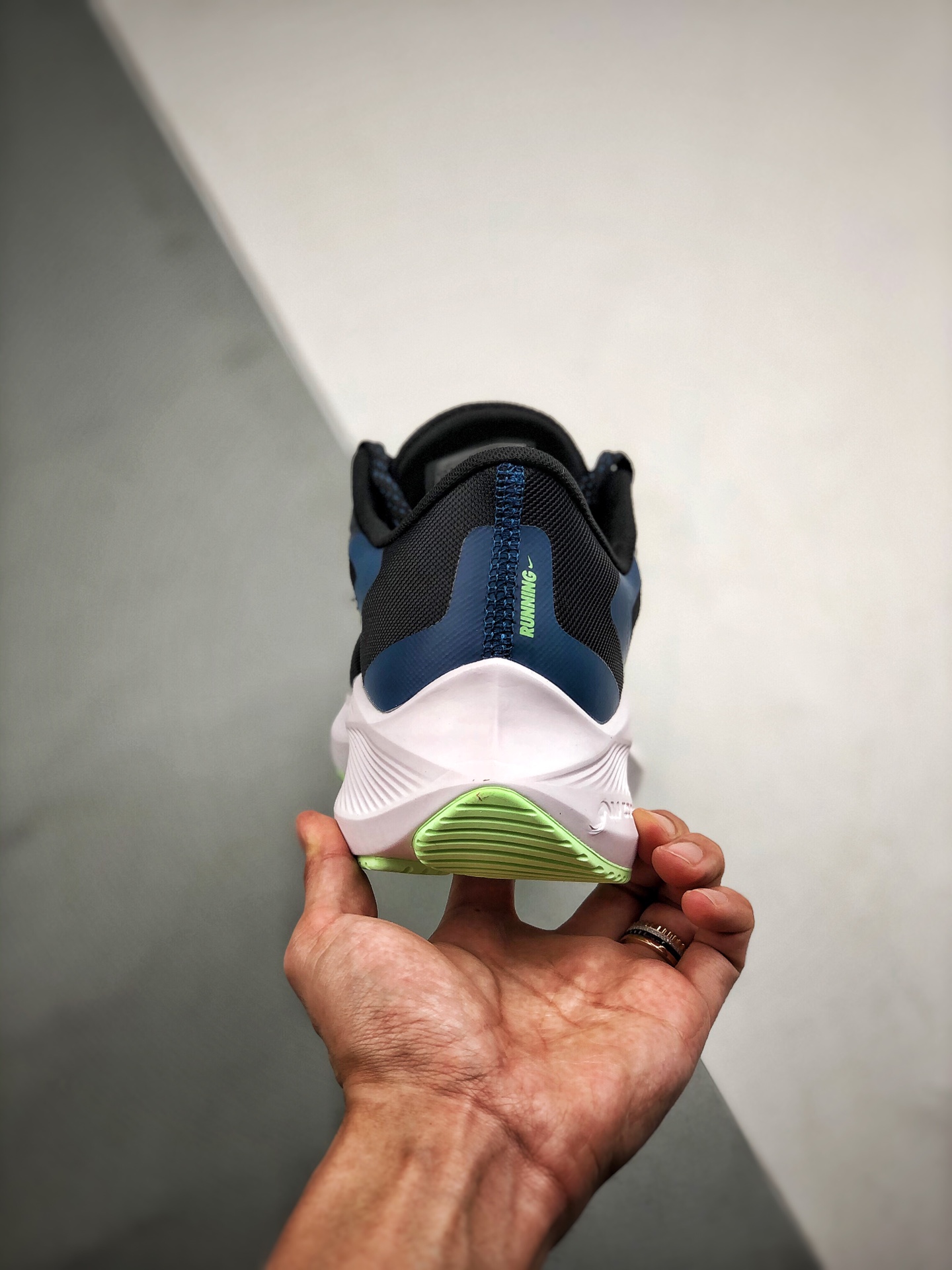 200 Nk Air Zoom Winflo 7代  网透面气 训跑练步鞋 CJ0302-601