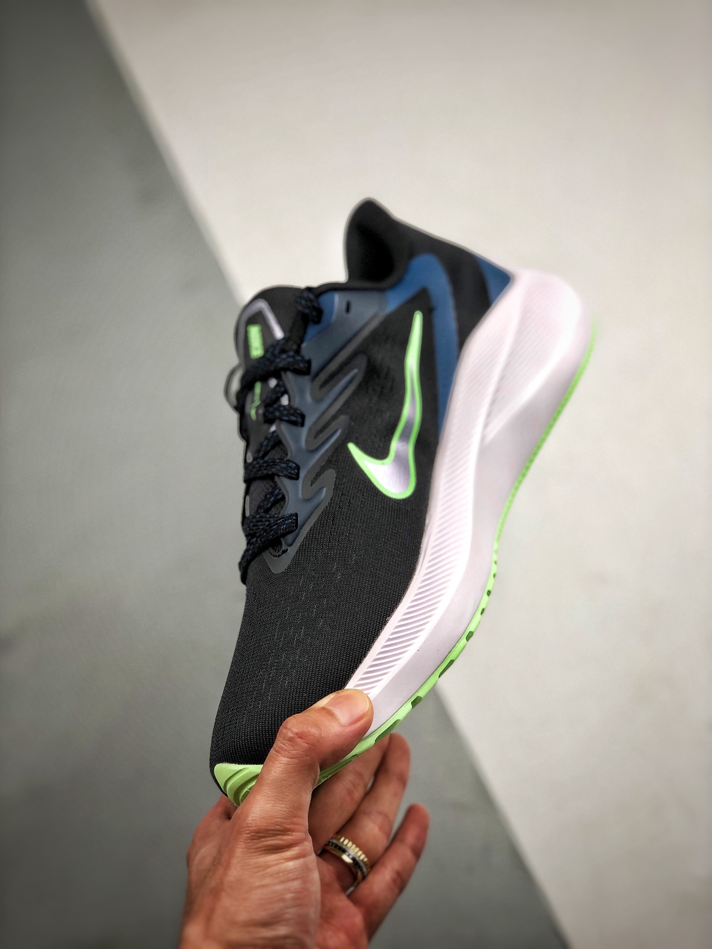 200 Nk Air Zoom Winflo 7代  网透面气 训跑练步鞋 CJ0302-601