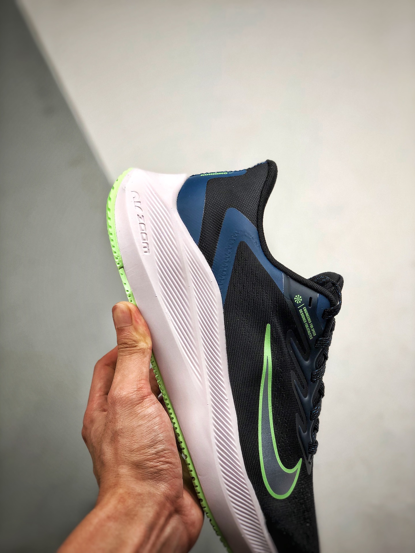 200 Nk Air Zoom Winflo 7代  网透面气 训跑练步鞋 CJ0302-601