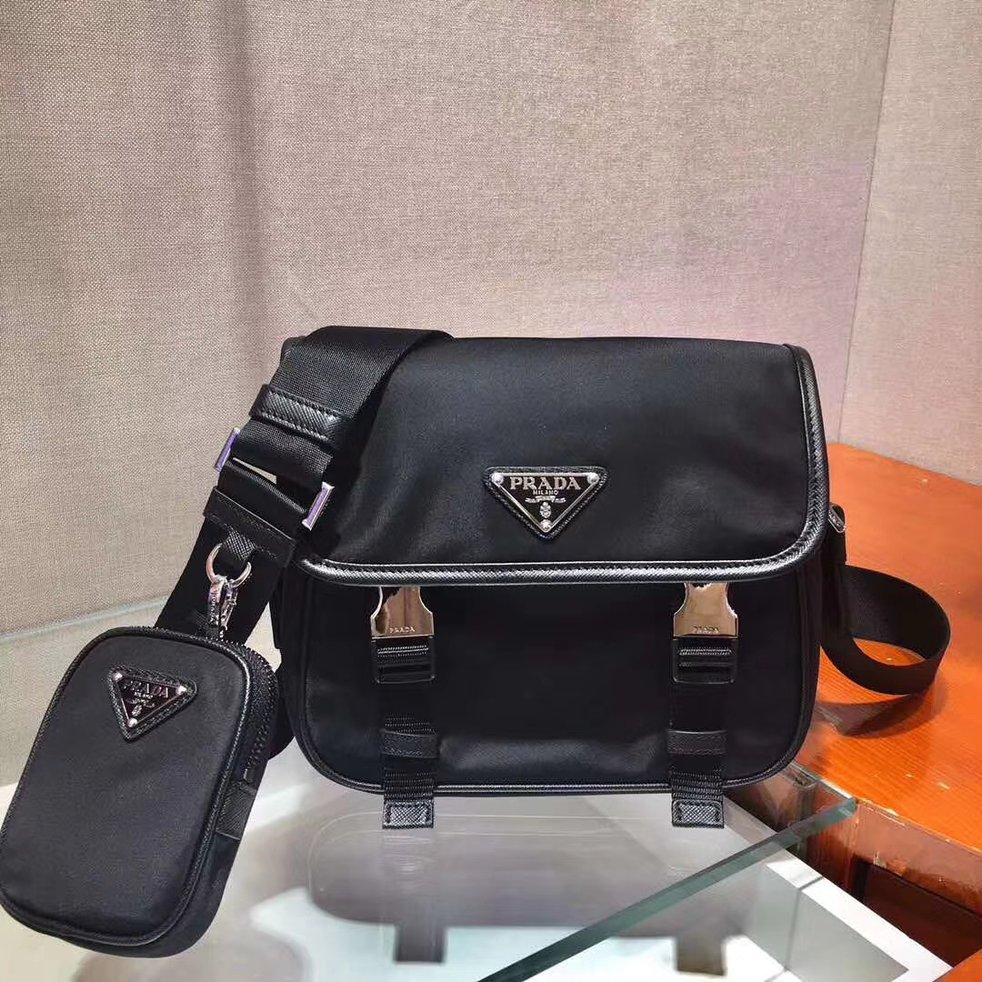 🎉Nuevo bolso de cartero🎉 ¡Llegó! ¡Llegó! 🙊 Nuevo bolso de cartero combinado de tres en uno 🎉 Número de modelo: 2VD0…