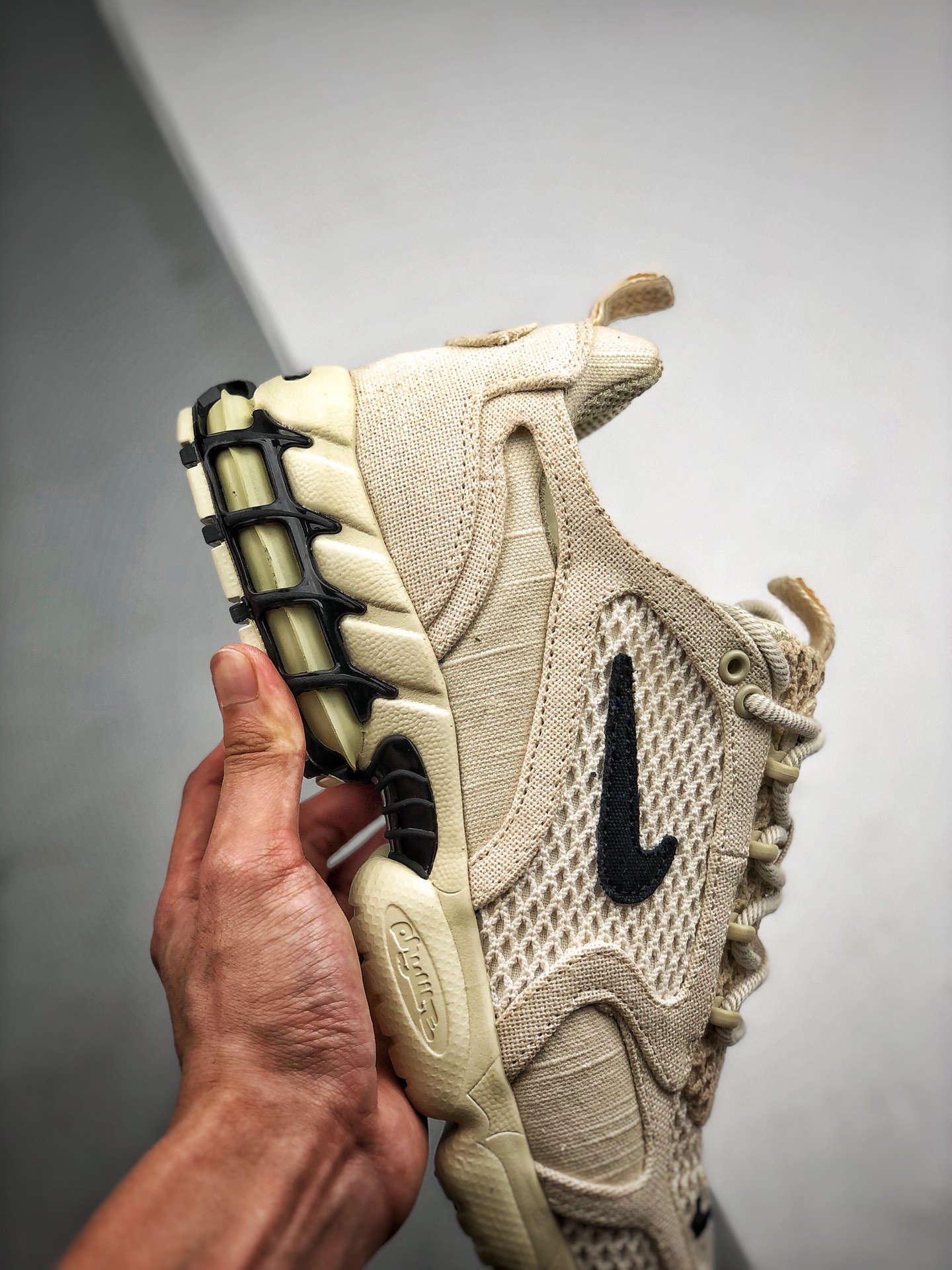 350  Stussy x Air Zoom Spiridon CG 2  超级联名 沙漠黄复古跑步鞋 CQ5486-200 乳白色鞋面搭配黑色