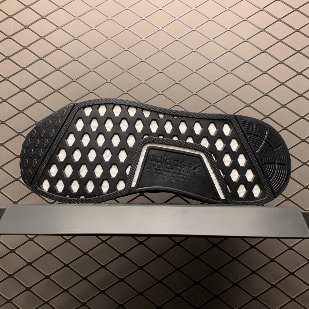 210 Adidas NMD Boost 阿迪达斯  FV8524 针织网面休闲跑步鞋