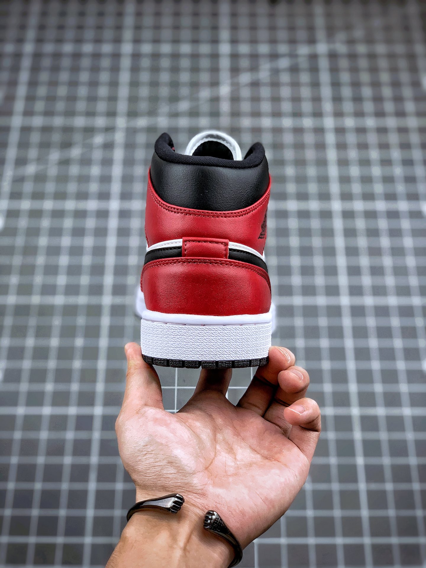 250 艺 Air Jordan 1 Mid 翻转芝加哥554724-069