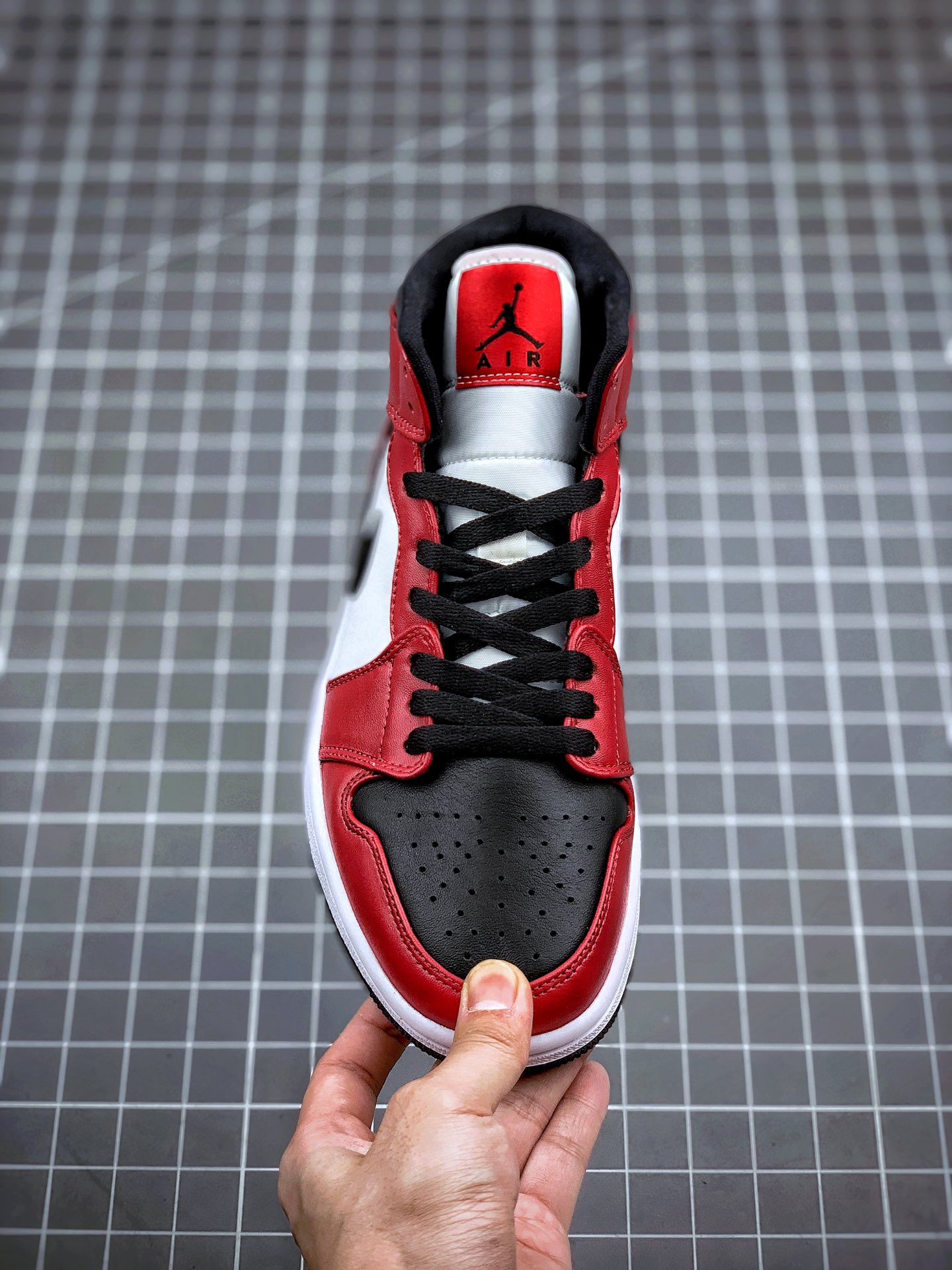 250 艺 Air Jordan 1 Mid 翻转芝加哥554724-069