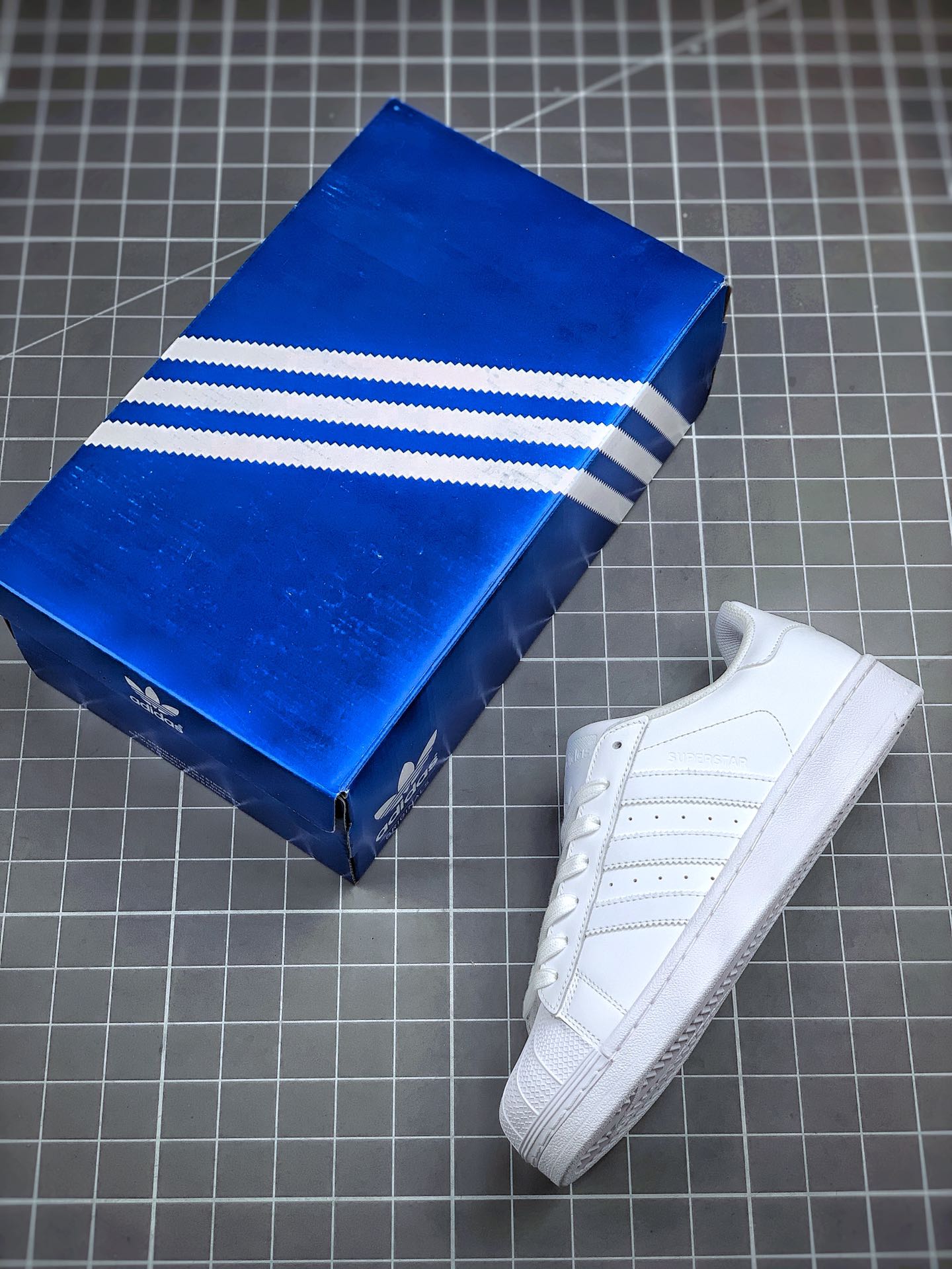 150 Adidas Originals SUPERSTAR W 渠道正品订单 诠释市场最高工艺水平 贝壳头经典小白板鞋货号：B27136