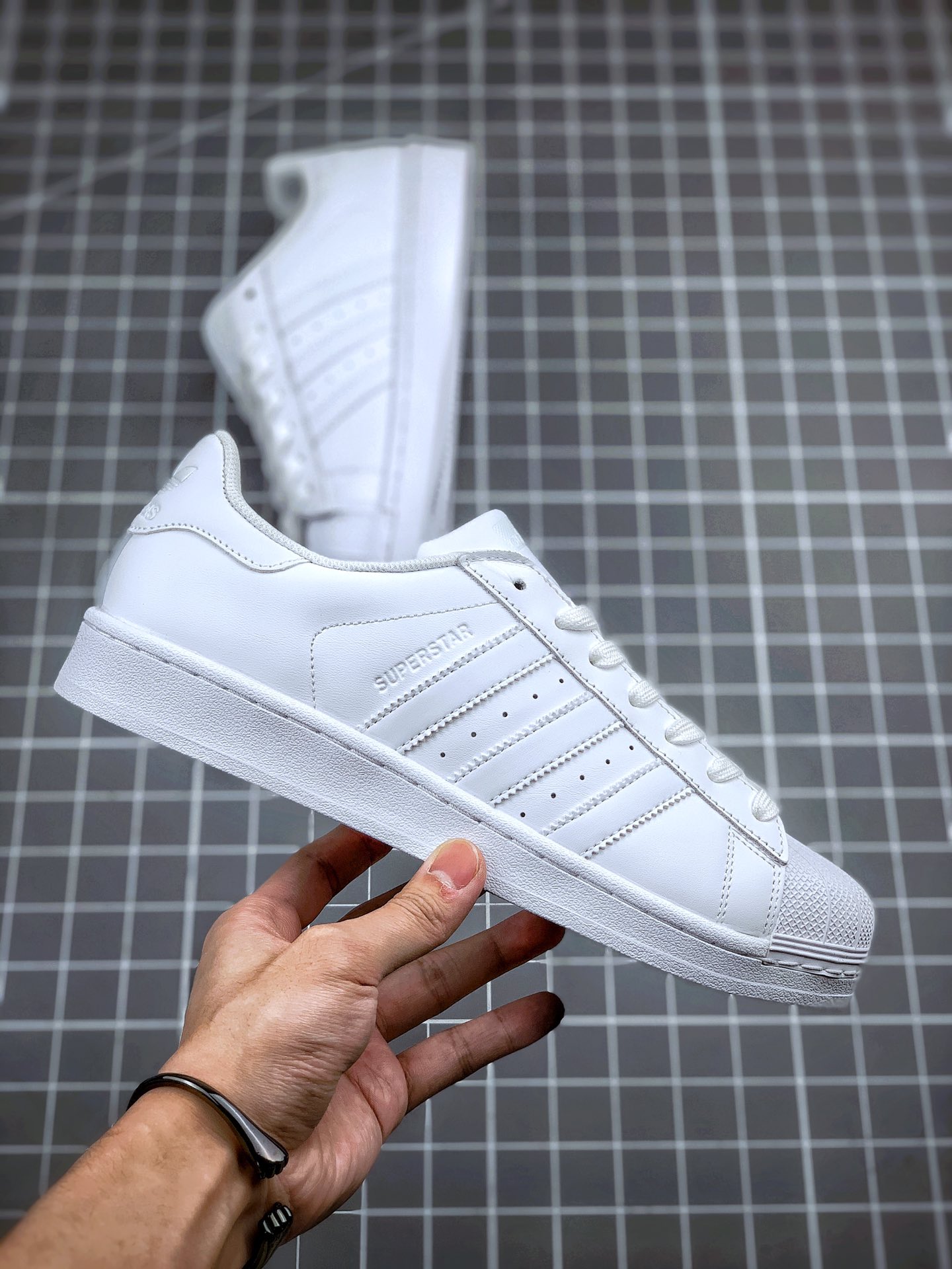 150 Adidas Originals SUPERSTAR W 渠道正品订单 诠释市场最高工艺水平 贝壳头经典小白板鞋货号：B27136