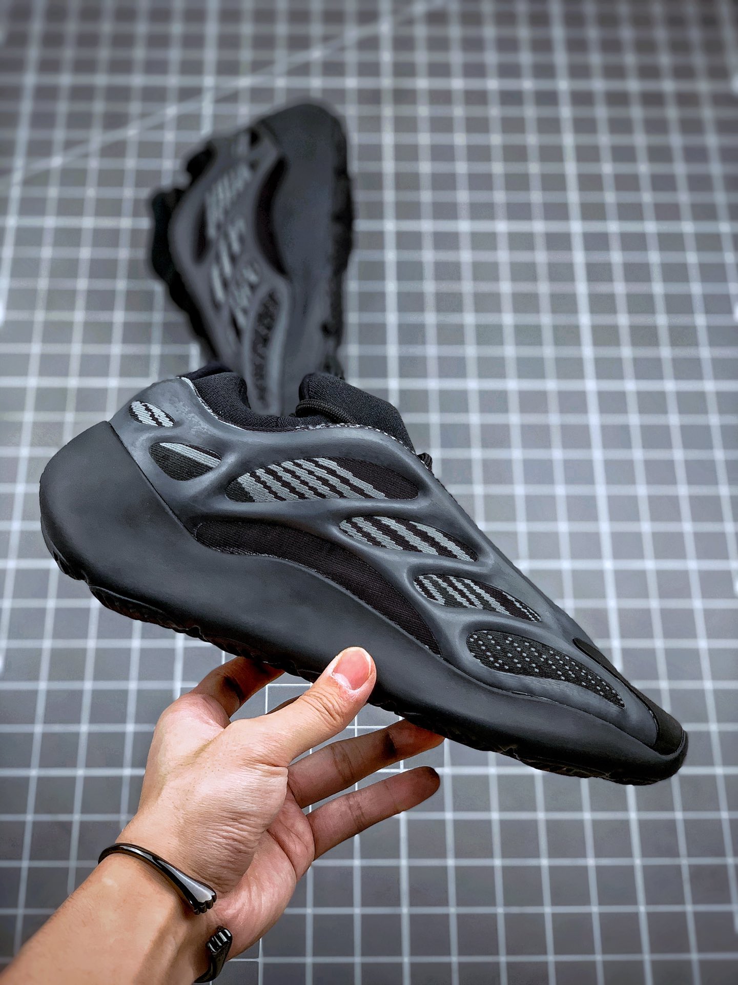 450 YEEZY 700 V3 ”异形Azael”  外贸指令单 渠道裸鞋级产物