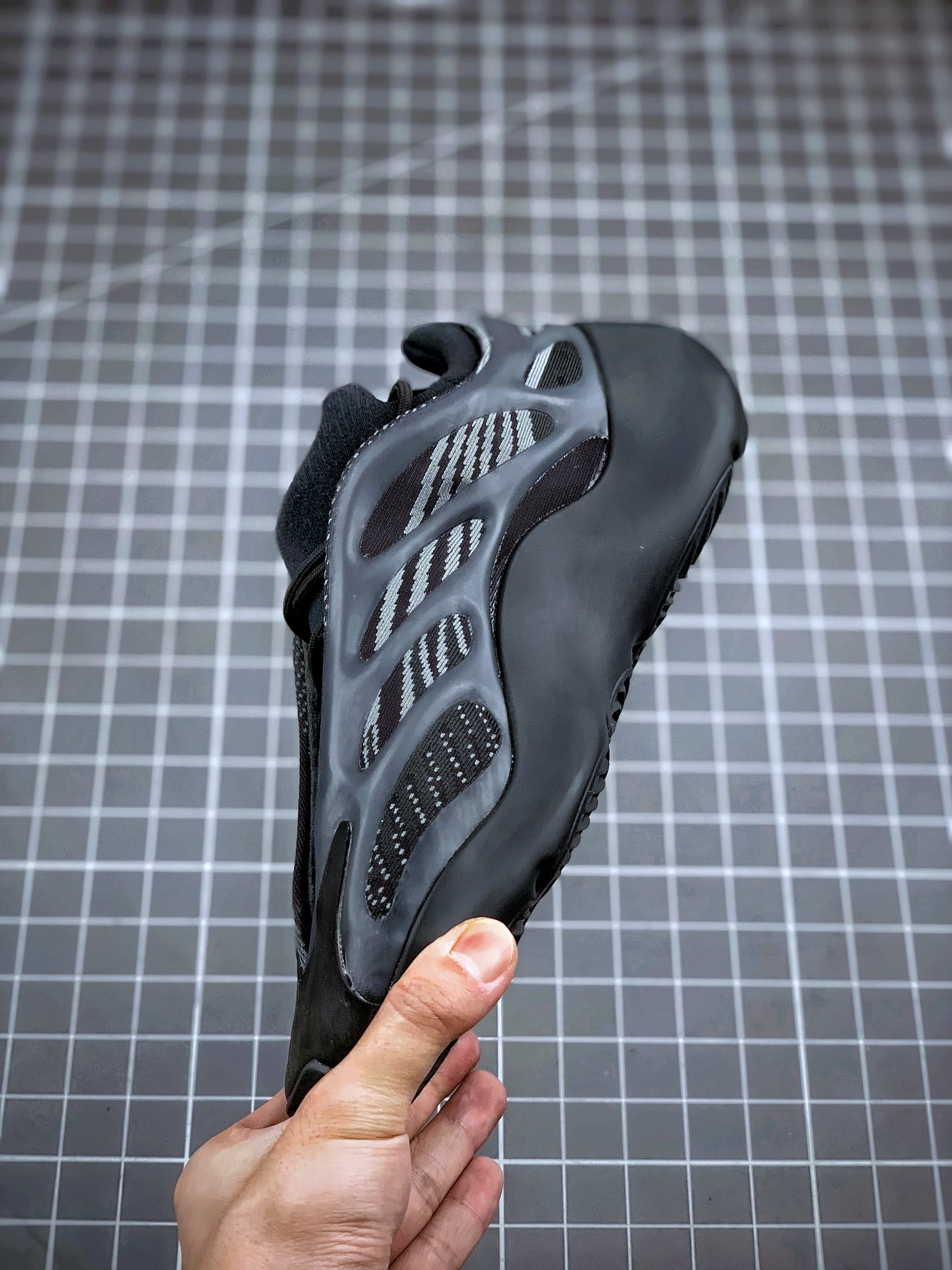 450 YEEZY 700 V3 ”异形Azael”  外贸指令单 渠道裸鞋级产物