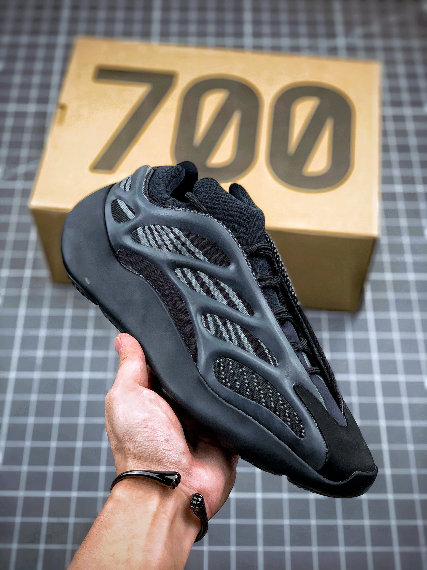 450 YEEZY 700 V3 ”异形Azael”  外贸指令单 渠道裸鞋级产物