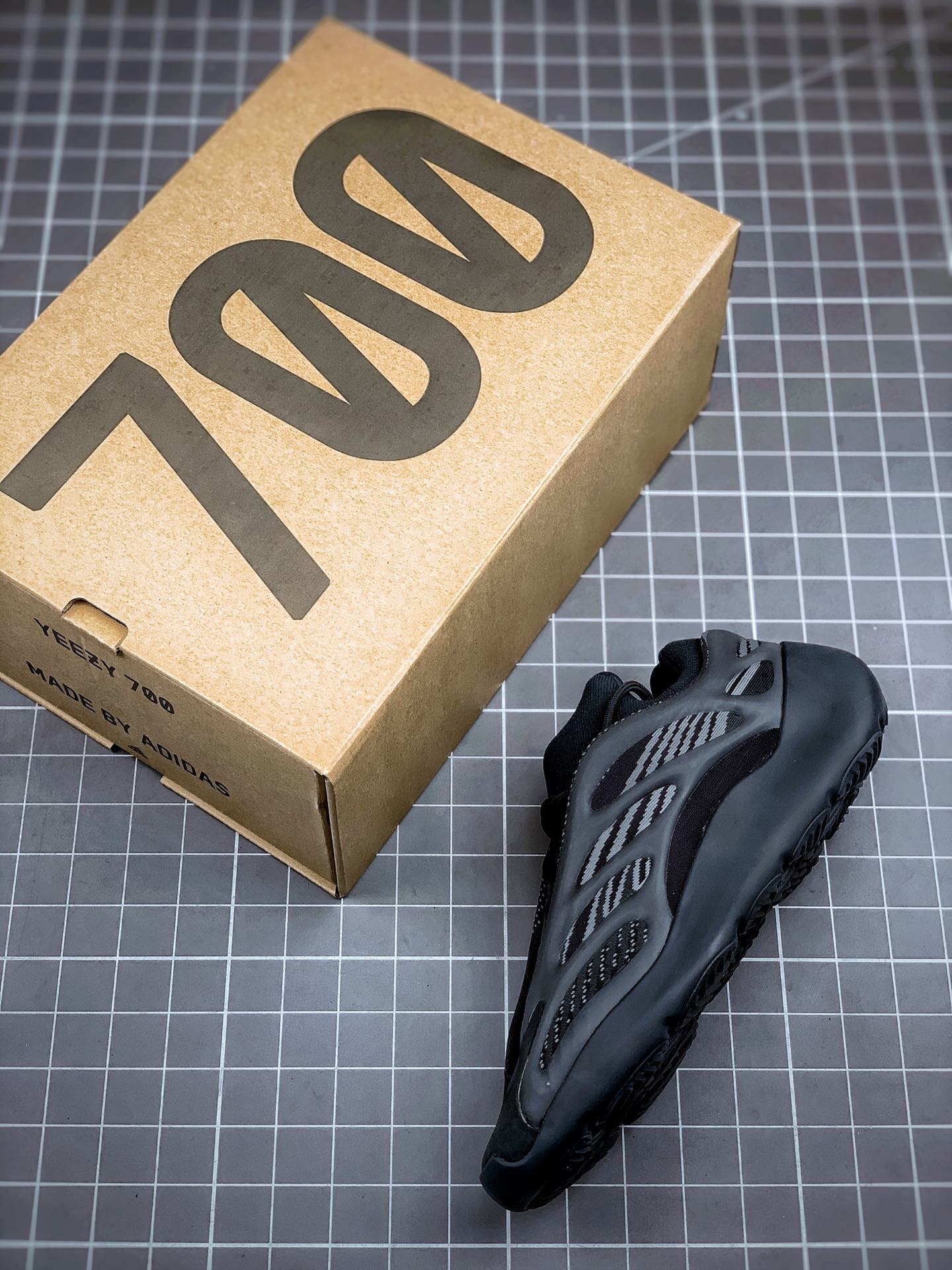 450 YEEZY 700 V3 ”异形Azael”  外贸指令单 渠道裸鞋级产物