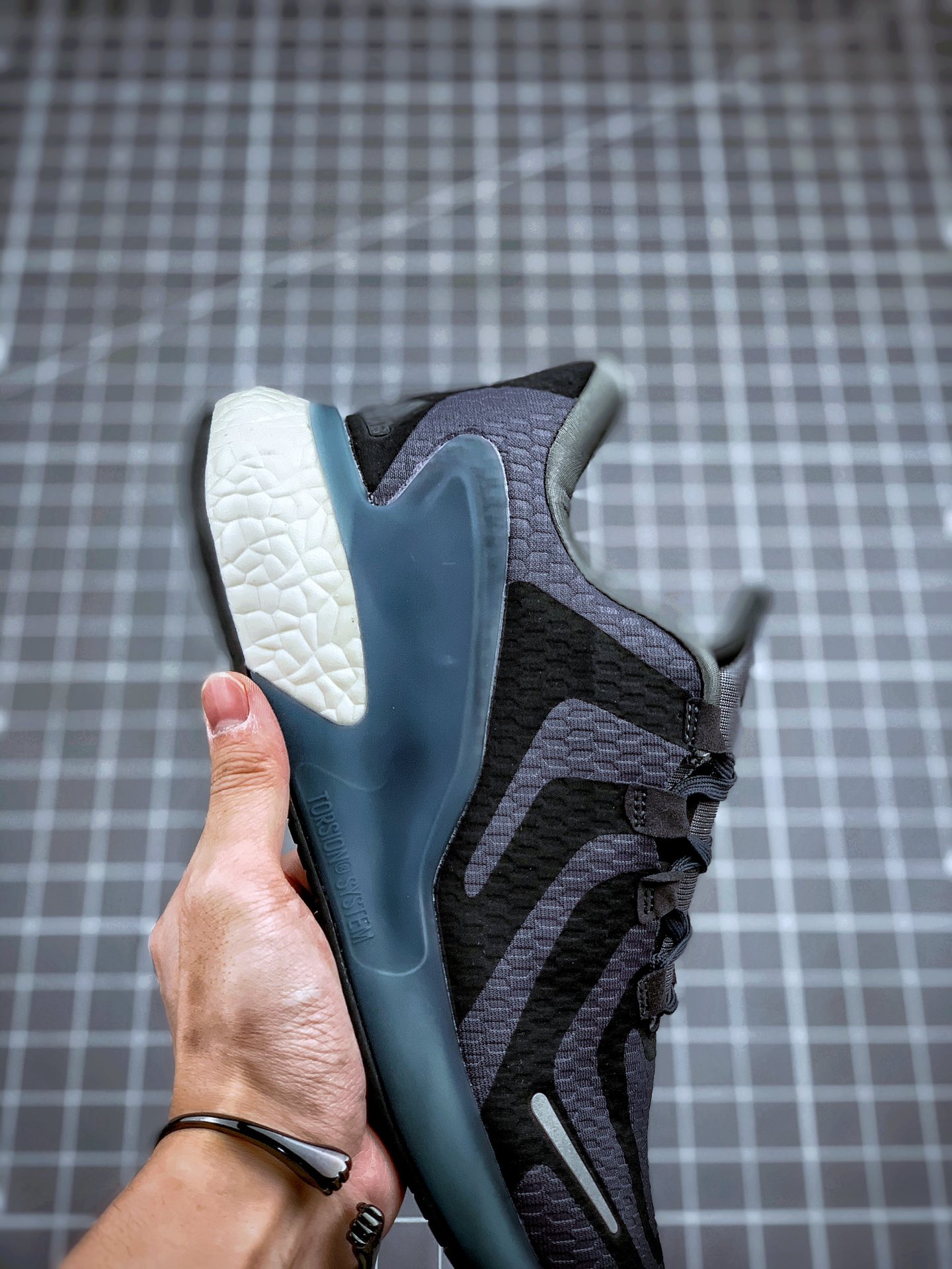 210 Adidas AlphaBounce FIT阿尔法11代 全新的Bouncetm中底与Forged Mesh 的相结合
