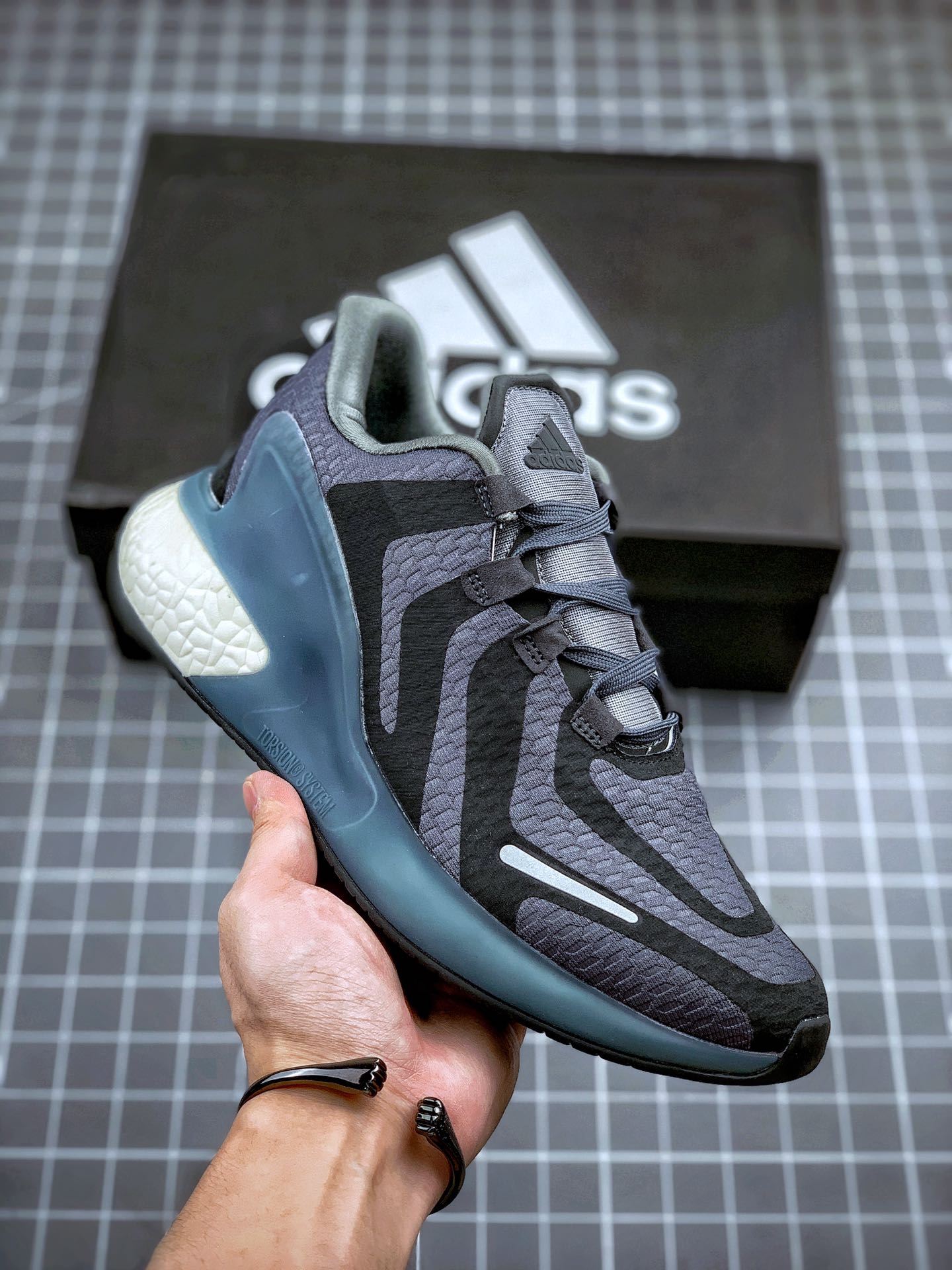 210 Adidas AlphaBounce FIT阿尔法11代 全新的Bouncetm中底与Forged Mesh 的相结合