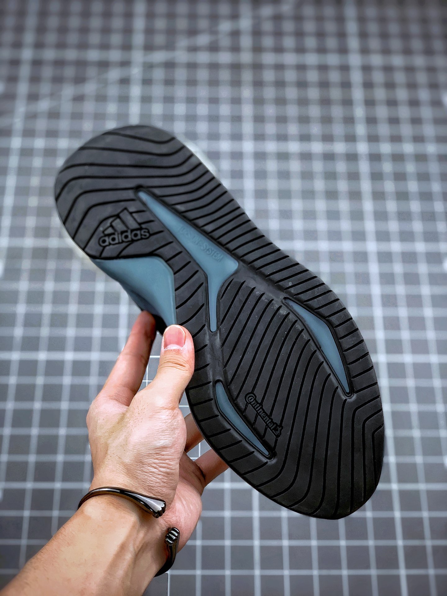 210 Adidas AlphaBounce FIT阿尔法11代 全新的Bouncetm中底与Forged Mesh 的相结合