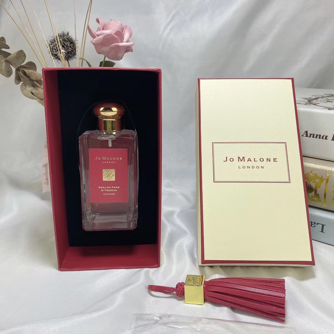 专柜品质/95💰100ml
专柜品质/75💰30ml
祖马龙新款 古典流苏大红英国梨香水100ml-30ml 两种规格到齐