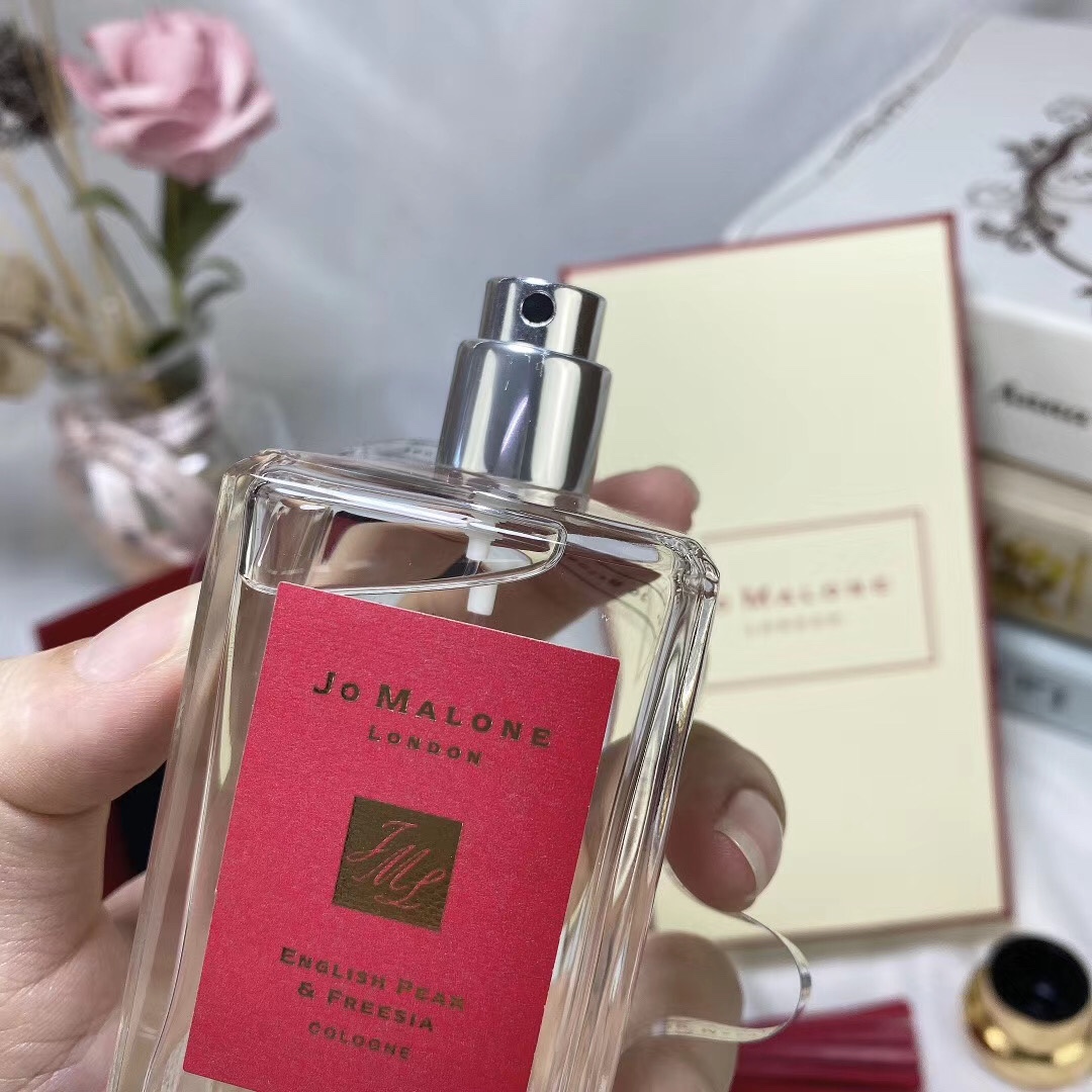 专柜品质/95💰100ml
专柜品质/75💰30ml
祖马龙新款 古典流苏大红英国梨香水100ml-30ml 两种规格到齐