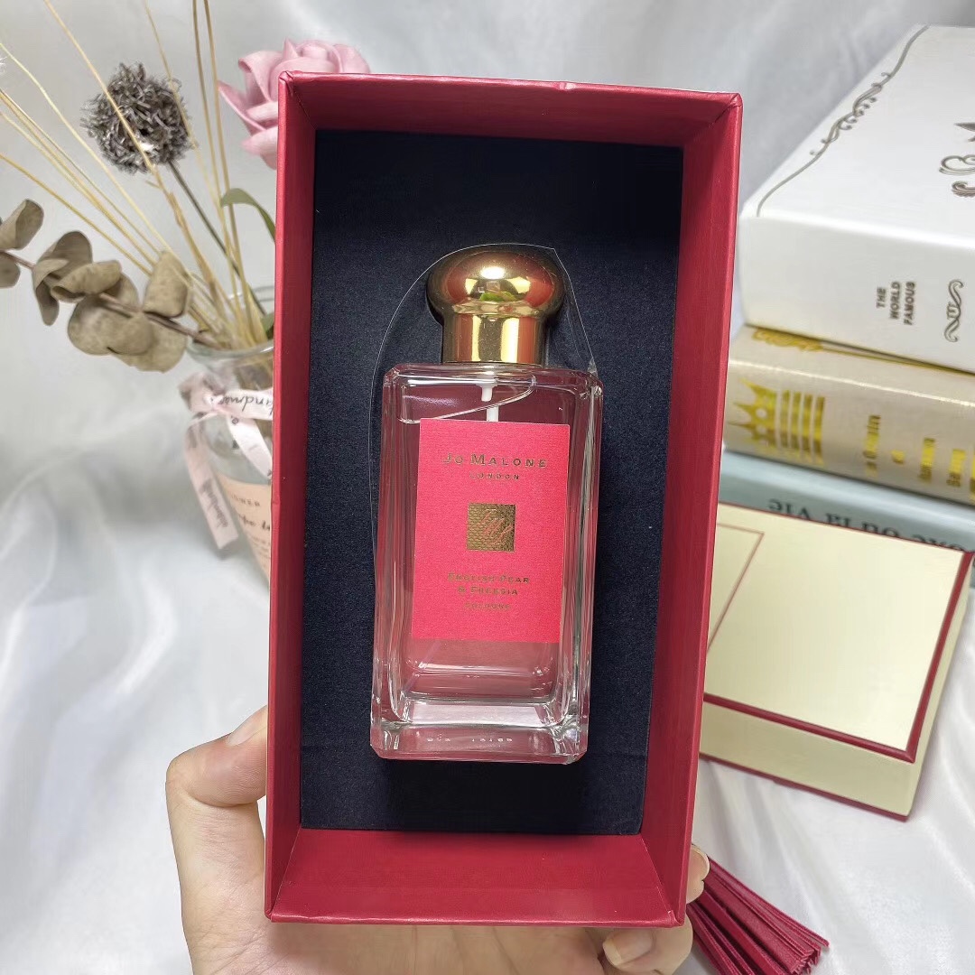 专柜品质/95💰100ml
专柜品质/75💰30ml
祖马龙新款 古典流苏大红英国梨香水100ml-30ml 两种规格到齐