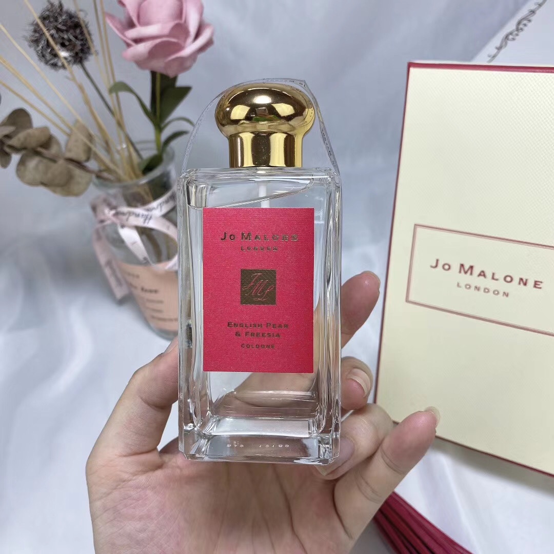 专柜品质/95💰100ml
专柜品质/75💰30ml
祖马龙新款 古典流苏大红英国梨香水100ml-30ml 两种规格到齐