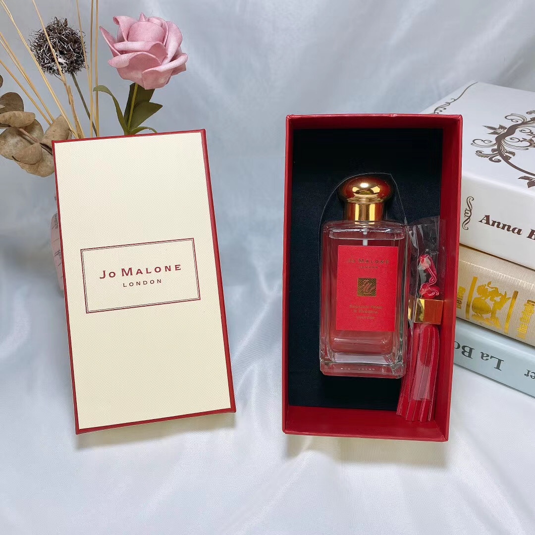 专柜品质/95💰100ml
专柜品质/75💰30ml
祖马龙新款 古典流苏大红英国梨香水100ml-30ml 两种规格到齐